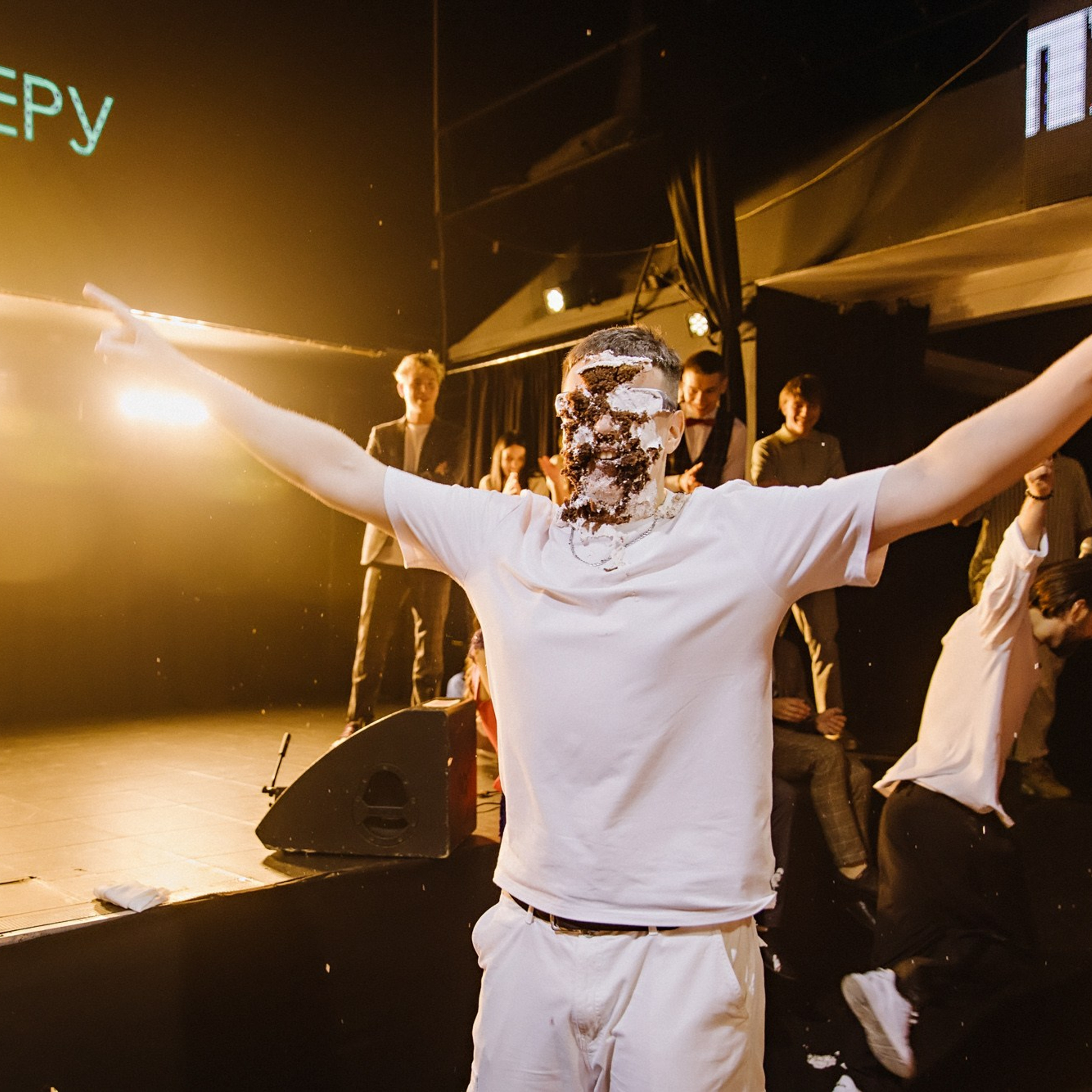 Выпускная фотосессия | Репортаж и съемка на фотозоне. Школьная съемка и создание выпускных альбомов в Нижнем Новгороде