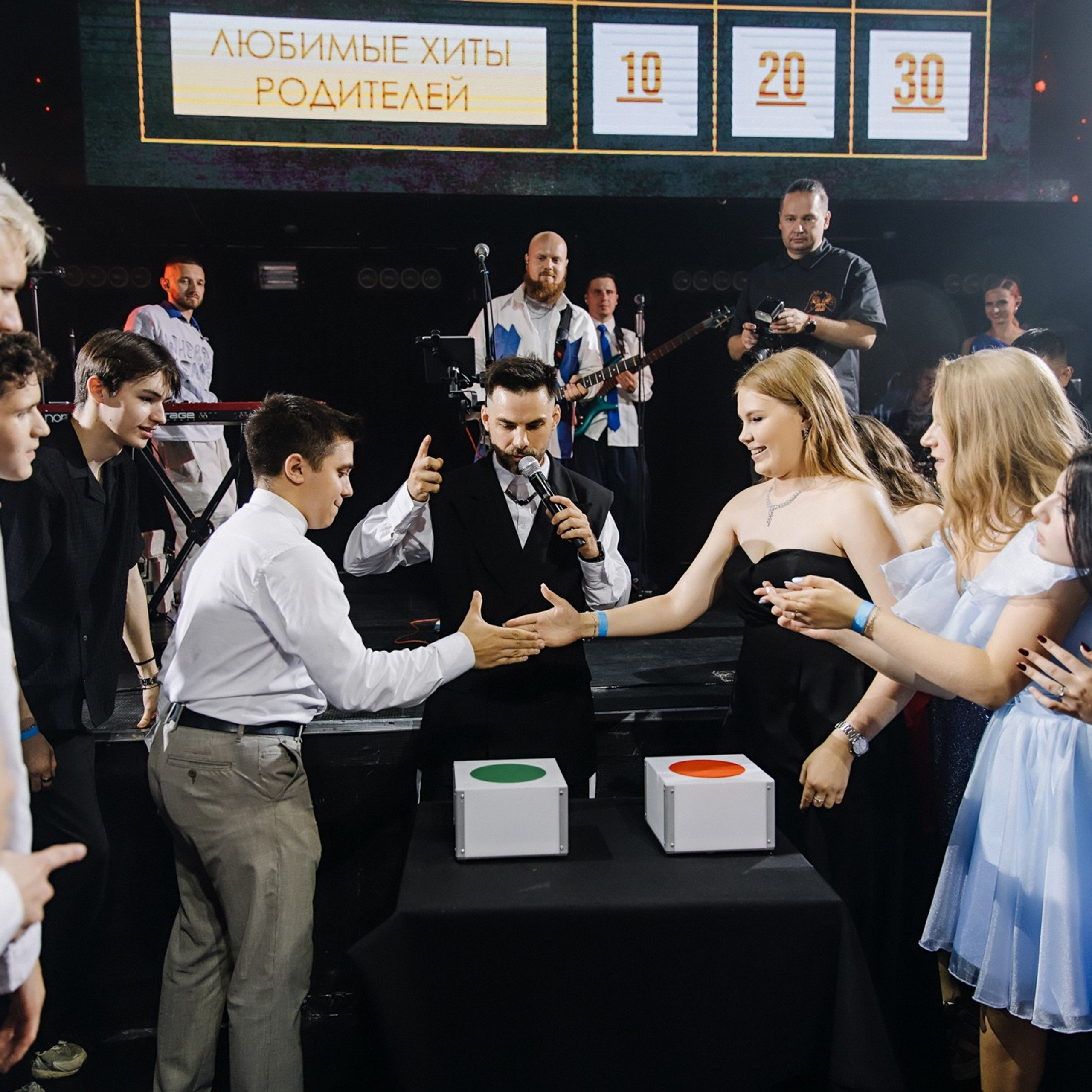 Выпускная фотосессия | Репортаж и съемка на фотозоне. Школьная съемка и создание выпускных альбомов в Нижнем Новгороде