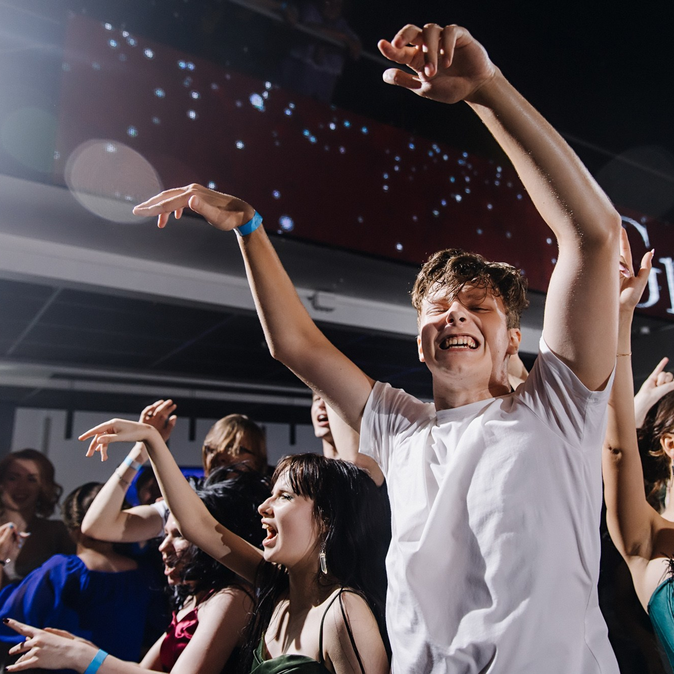 Выпускная фотосессия | Репортаж и съемка на фотозоне. Школьная съемка и создание выпускных альбомов в Нижнем Новгороде