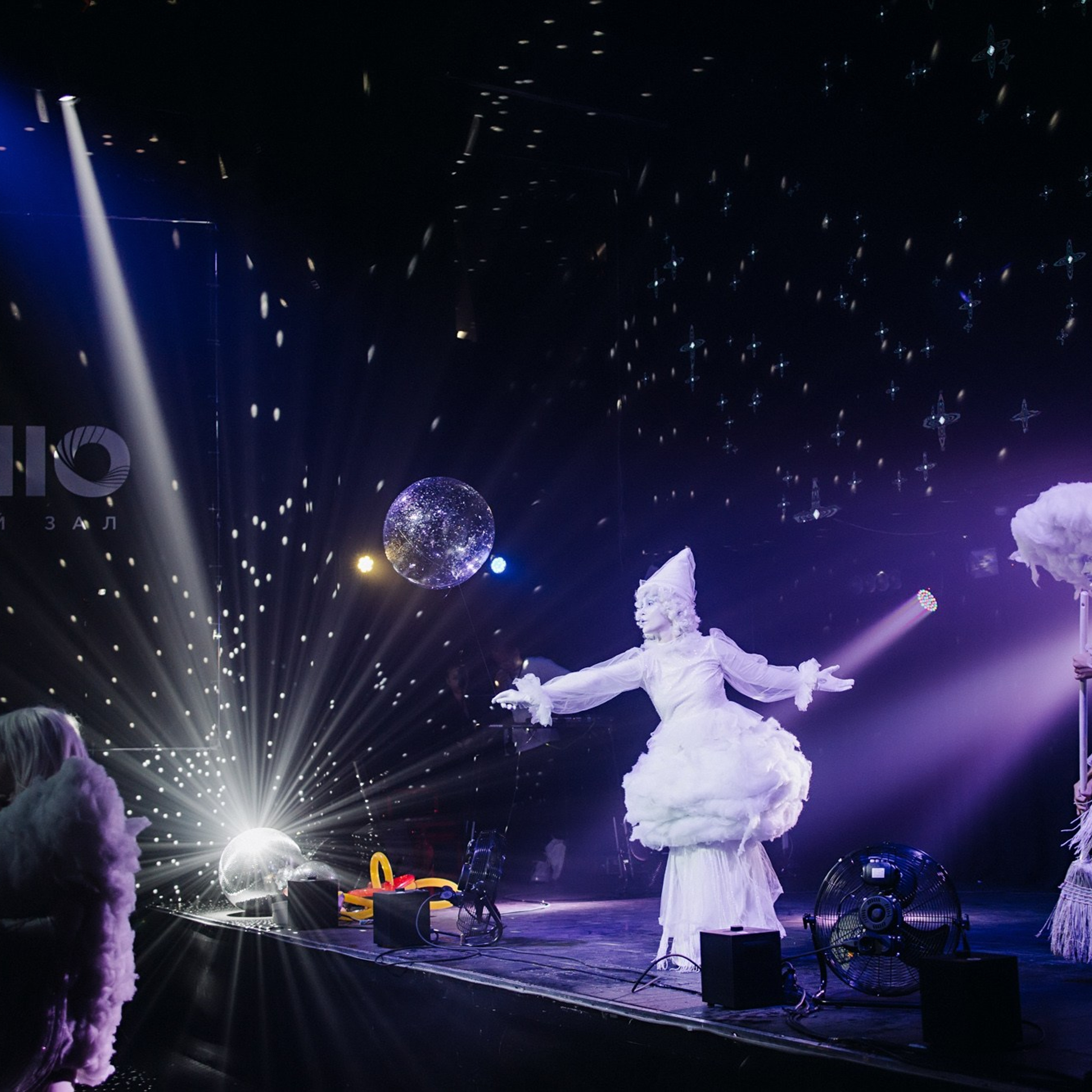 Выпускная фотосессия | Репортаж и съемка на фотозоне. Школьная съемка и создание выпускных альбомов в Нижнем Новгороде