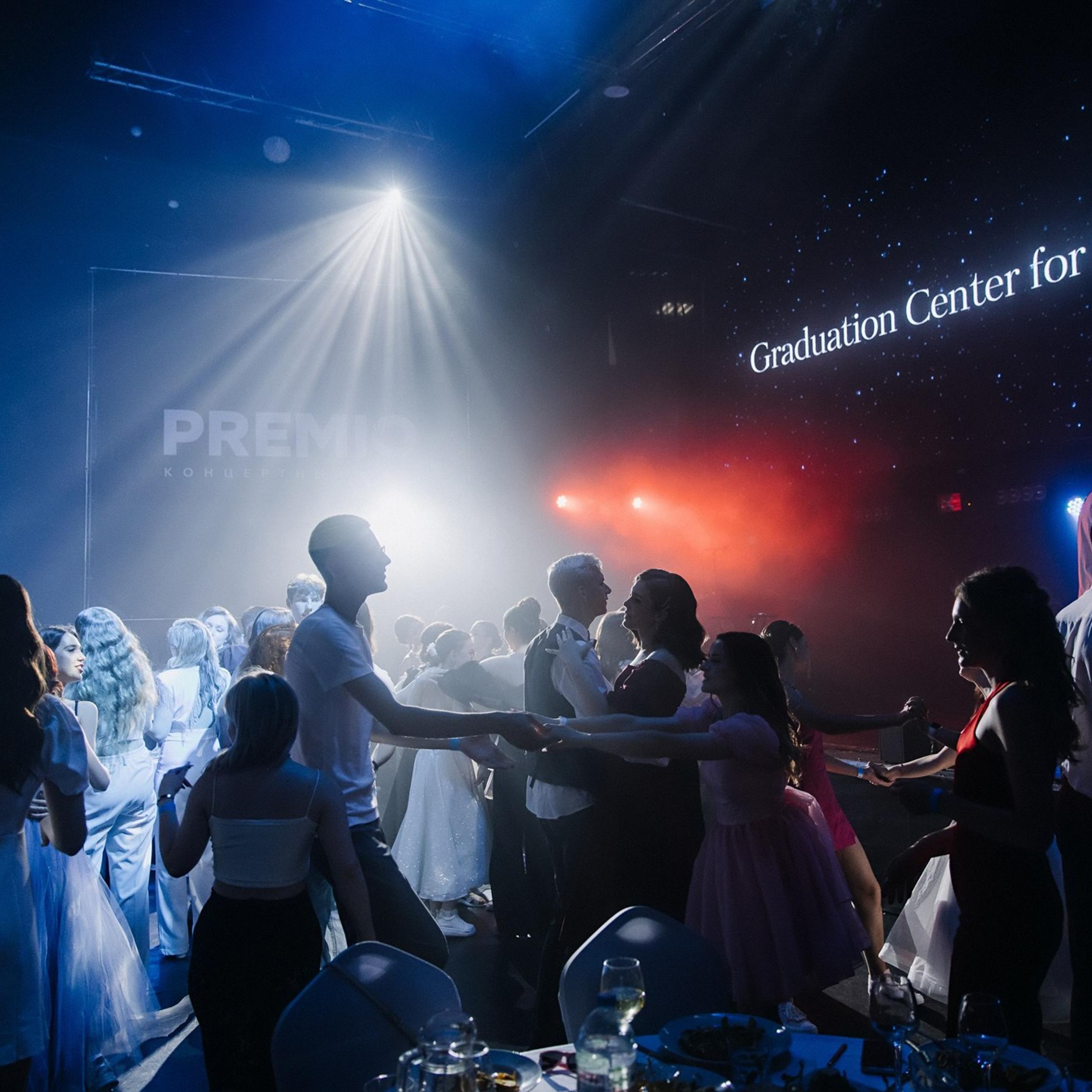 Выпускная фотосессия | Репортаж и съемка на фотозоне. Школьная съемка и создание выпускных альбомов в Нижнем Новгороде