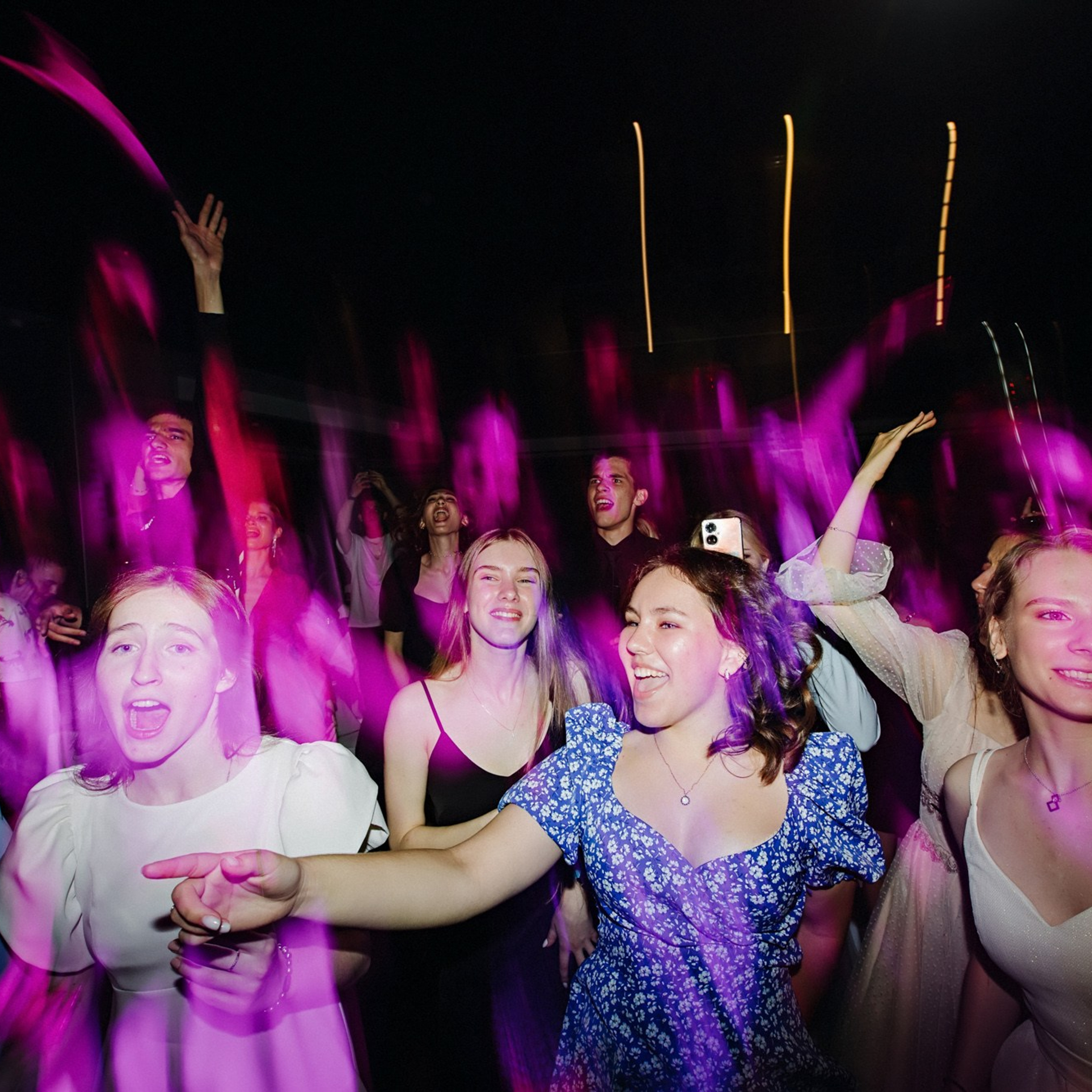 Выпускная фотосессия | Репортаж и съемка на фотозоне. Школьная съемка и создание выпускных альбомов в Нижнем Новгороде