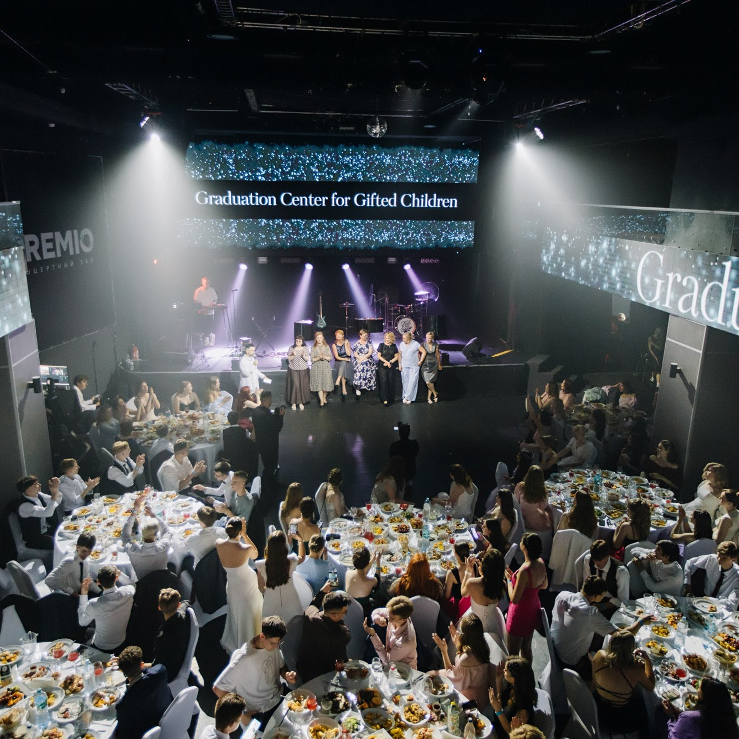 Выпускная фотосессия | Репортаж и съемка на фотозоне. Школьная съемка и создание выпускных альбомов в Нижнем Новгороде