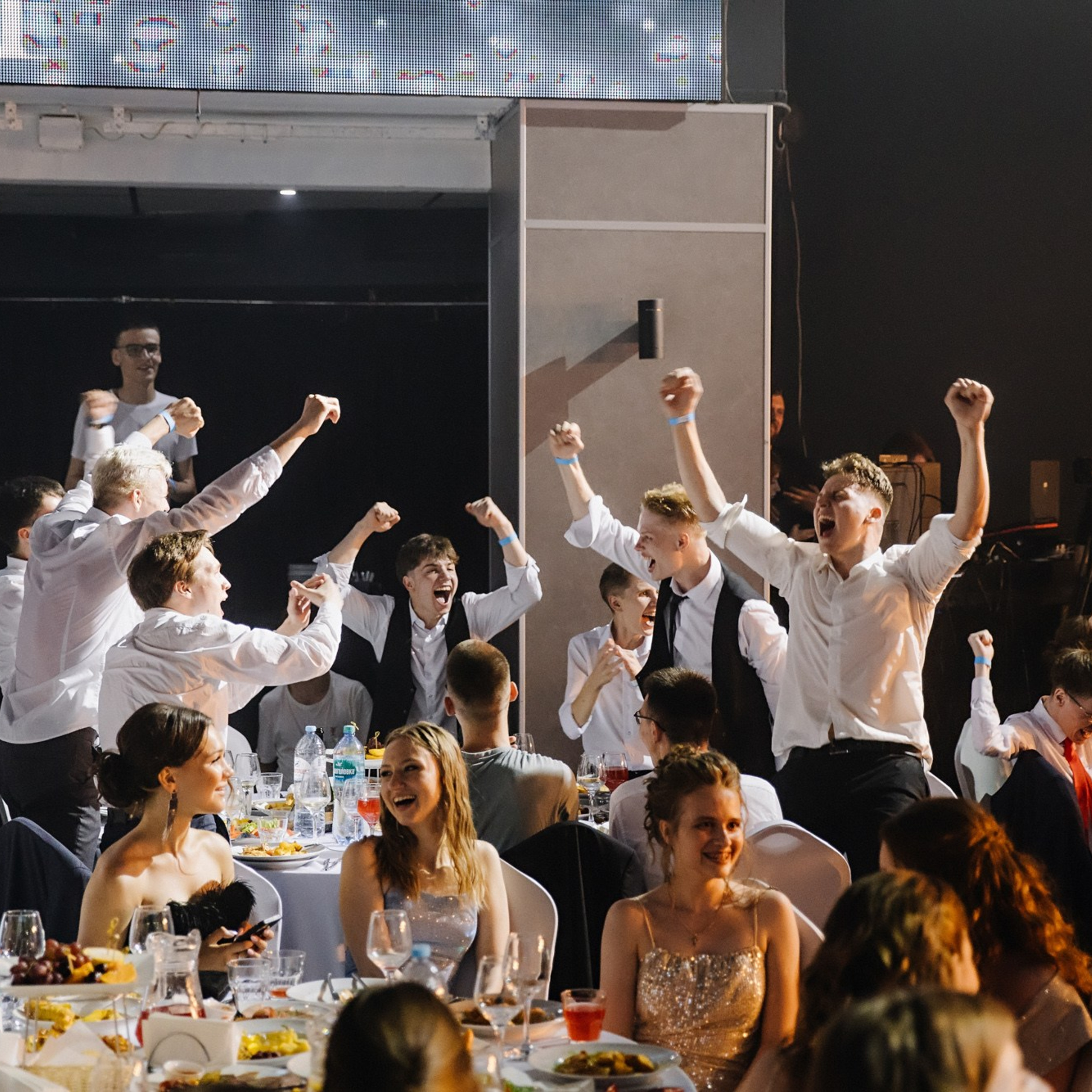 Выпускная фотосессия | Репортаж и съемка на фотозоне. Школьная съемка и создание выпускных альбомов в Нижнем Новгороде