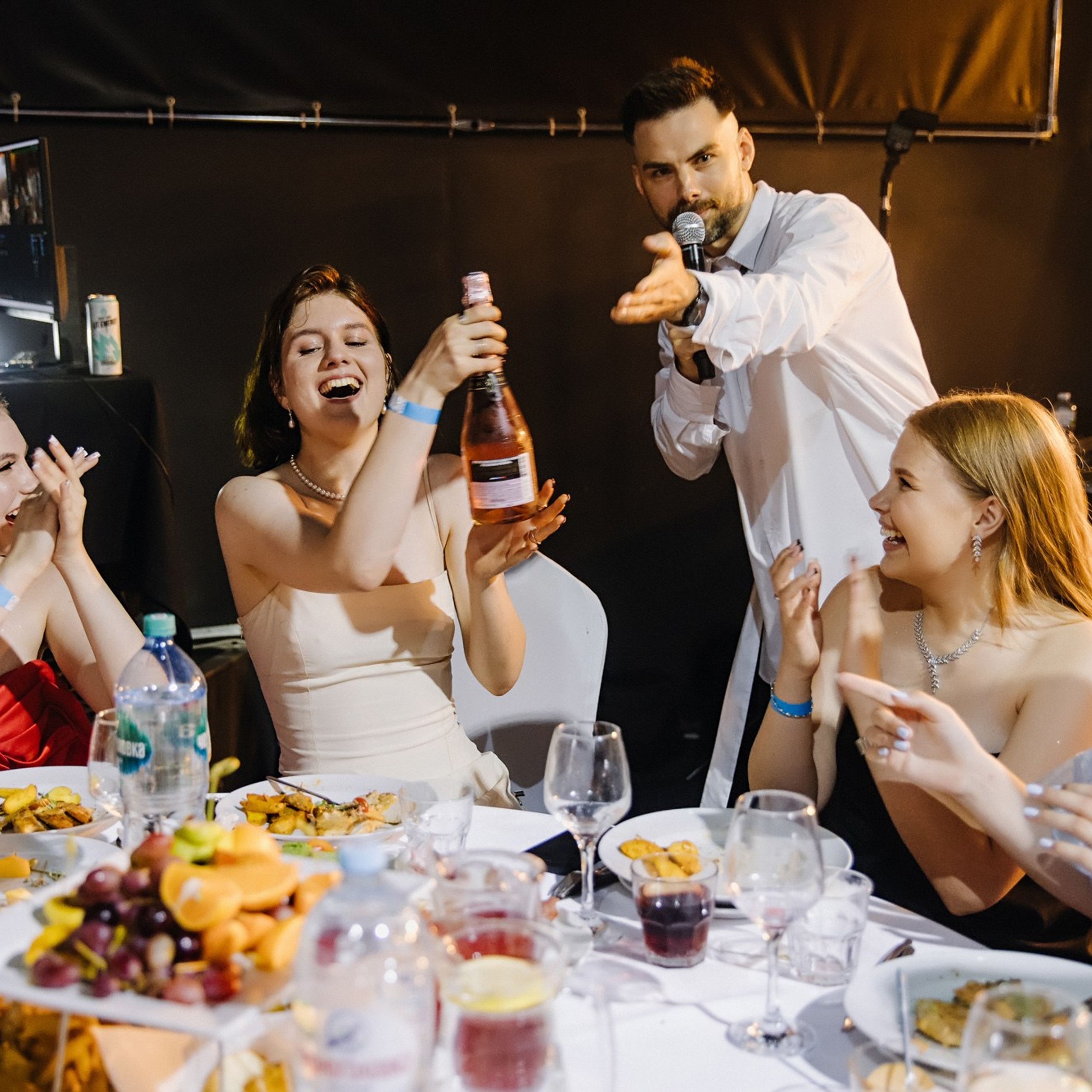 Выпускная фотосессия | Репортаж и съемка на фотозоне. Школьная съемка и создание выпускных альбомов в Нижнем Новгороде