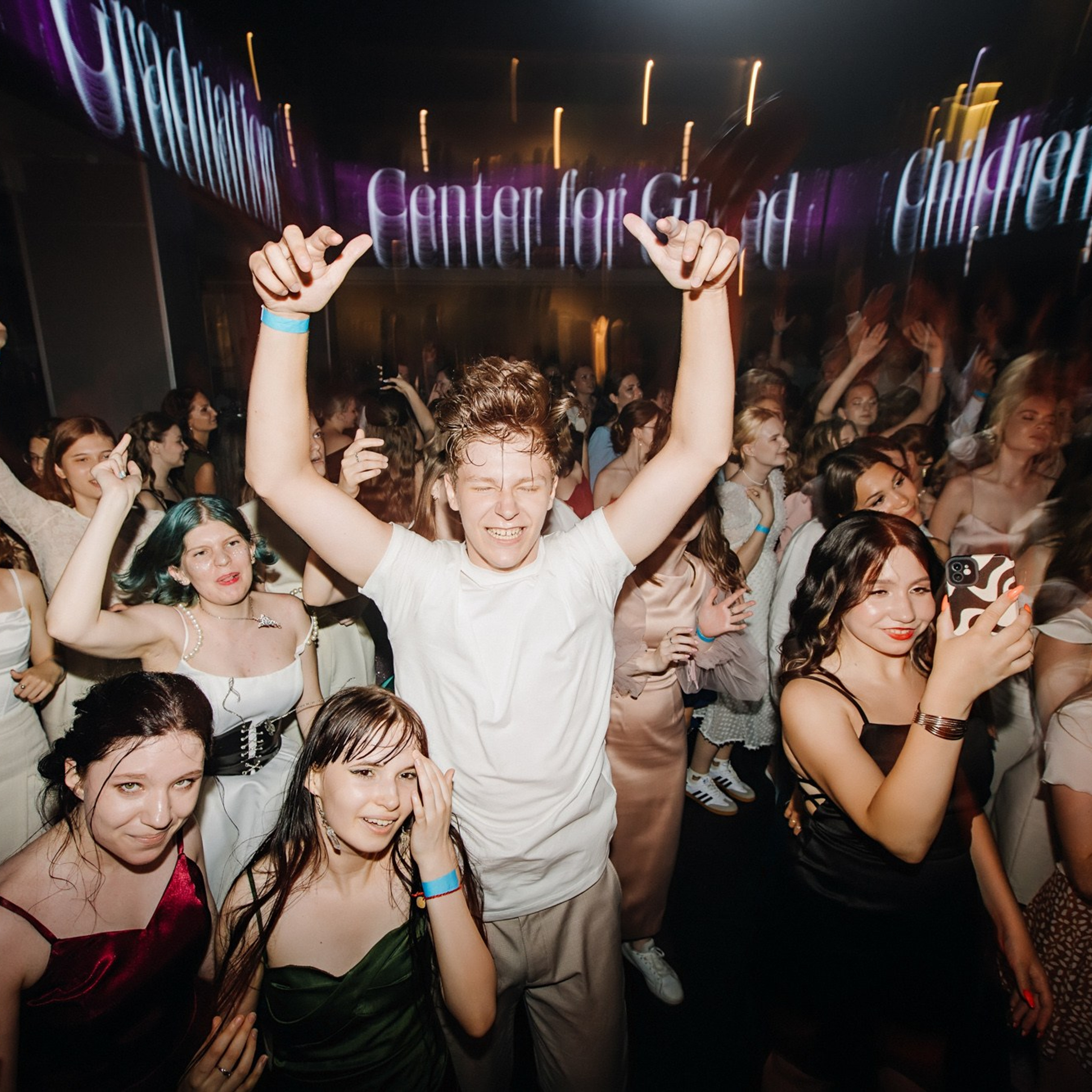 Выпускная фотосессия | Репортаж и съемка на фотозоне. Школьная съемка и создание выпускных альбомов в Нижнем Новгороде