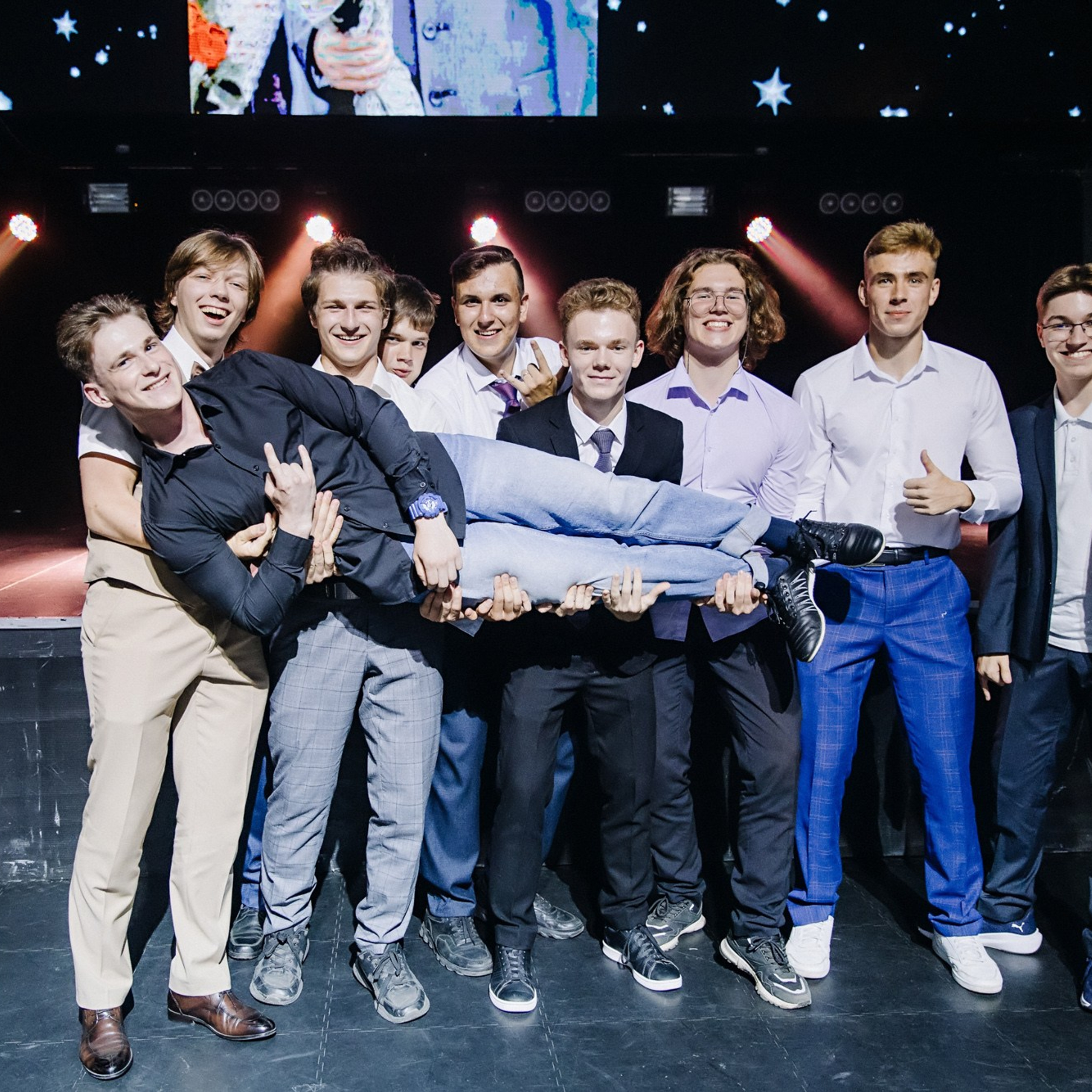 Выпускная фотосессия | Репортаж и съемка на фотозоне. Школьная съемка и создание выпускных альбомов в Нижнем Новгороде