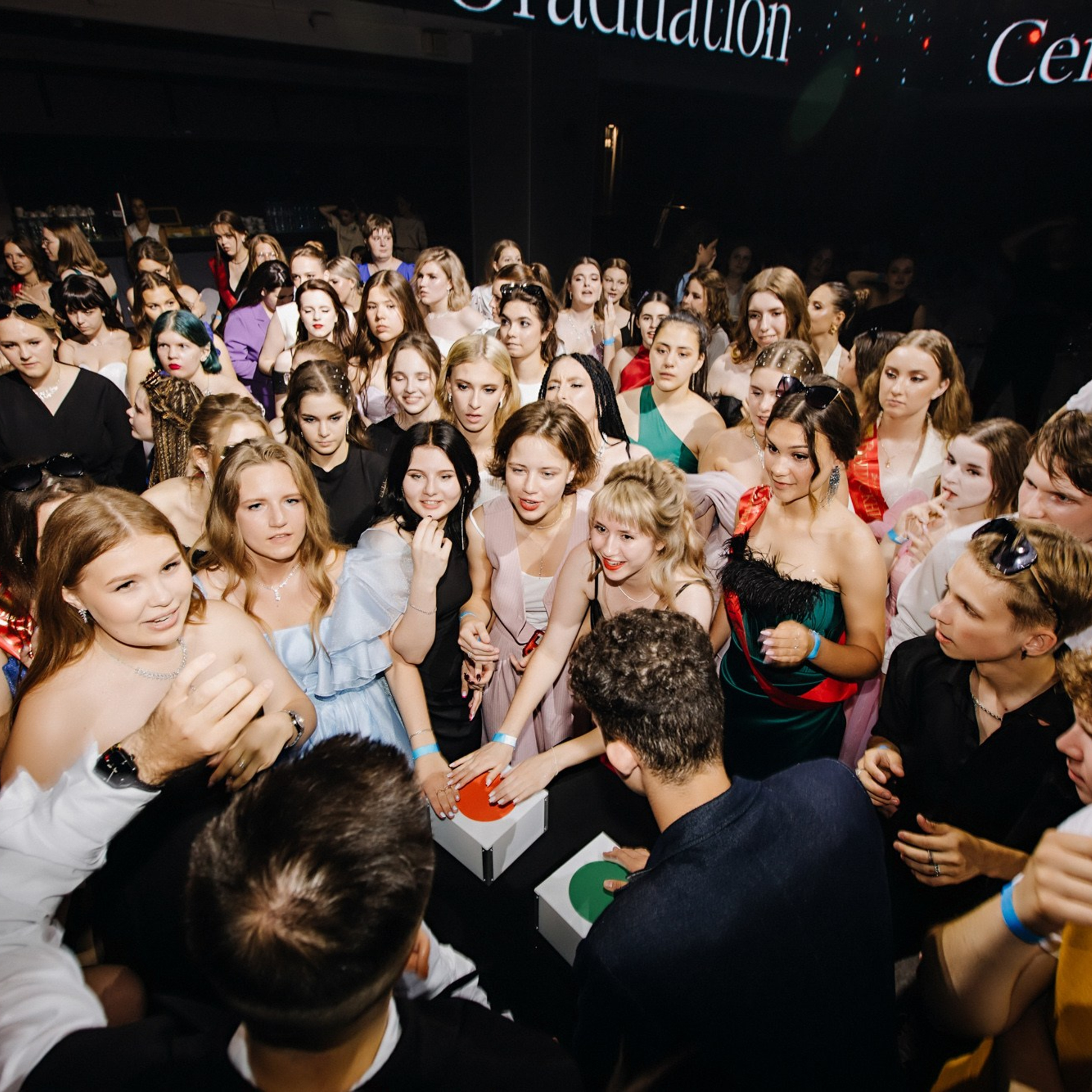 Выпускная фотосессия | Репортаж и съемка на фотозоне. Школьная съемка и создание выпускных альбомов в Нижнем Новгороде