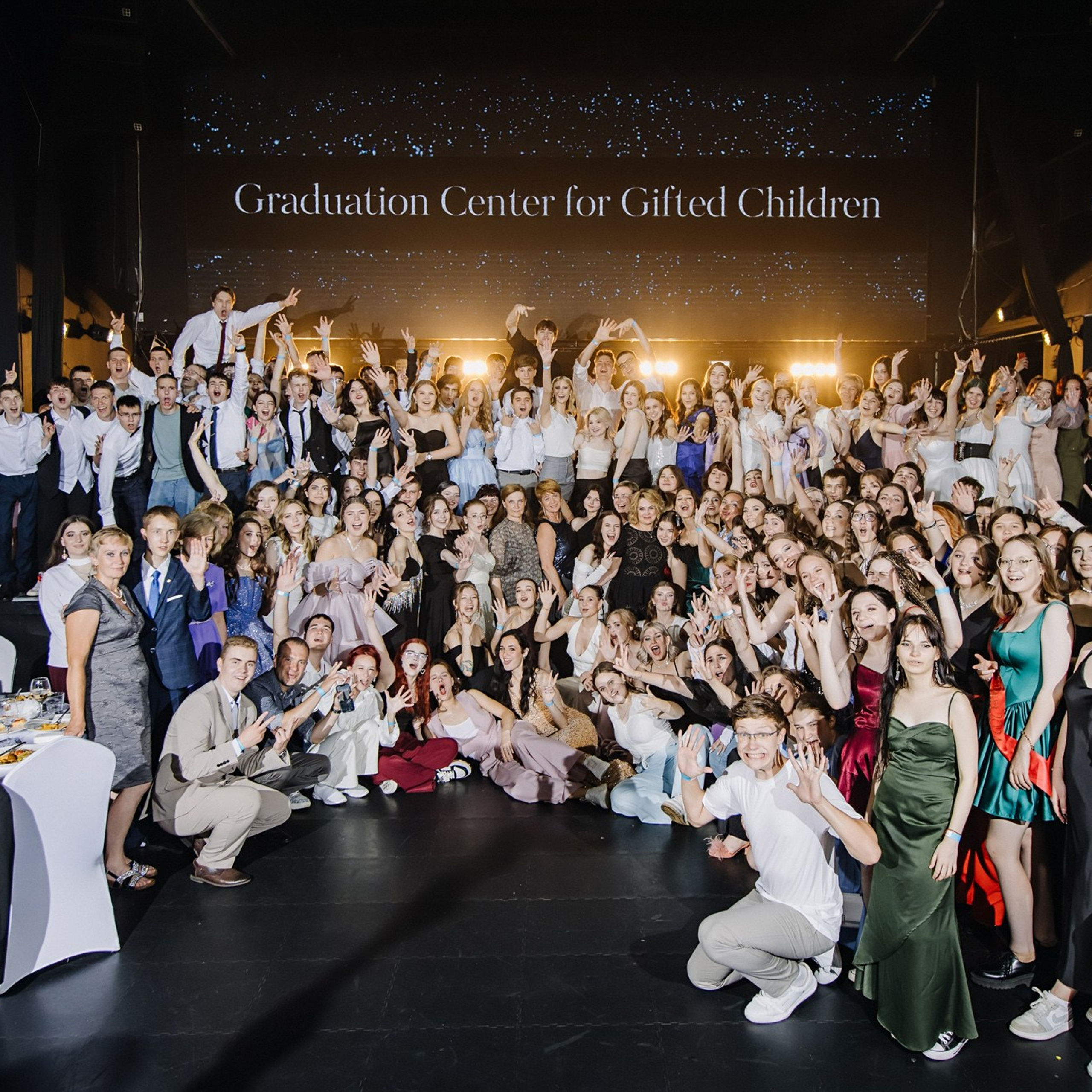 Выпускная фотосессия | Репортаж и съемка на фотозоне. Школьная съемка и создание выпускных альбомов в Нижнем Новгороде