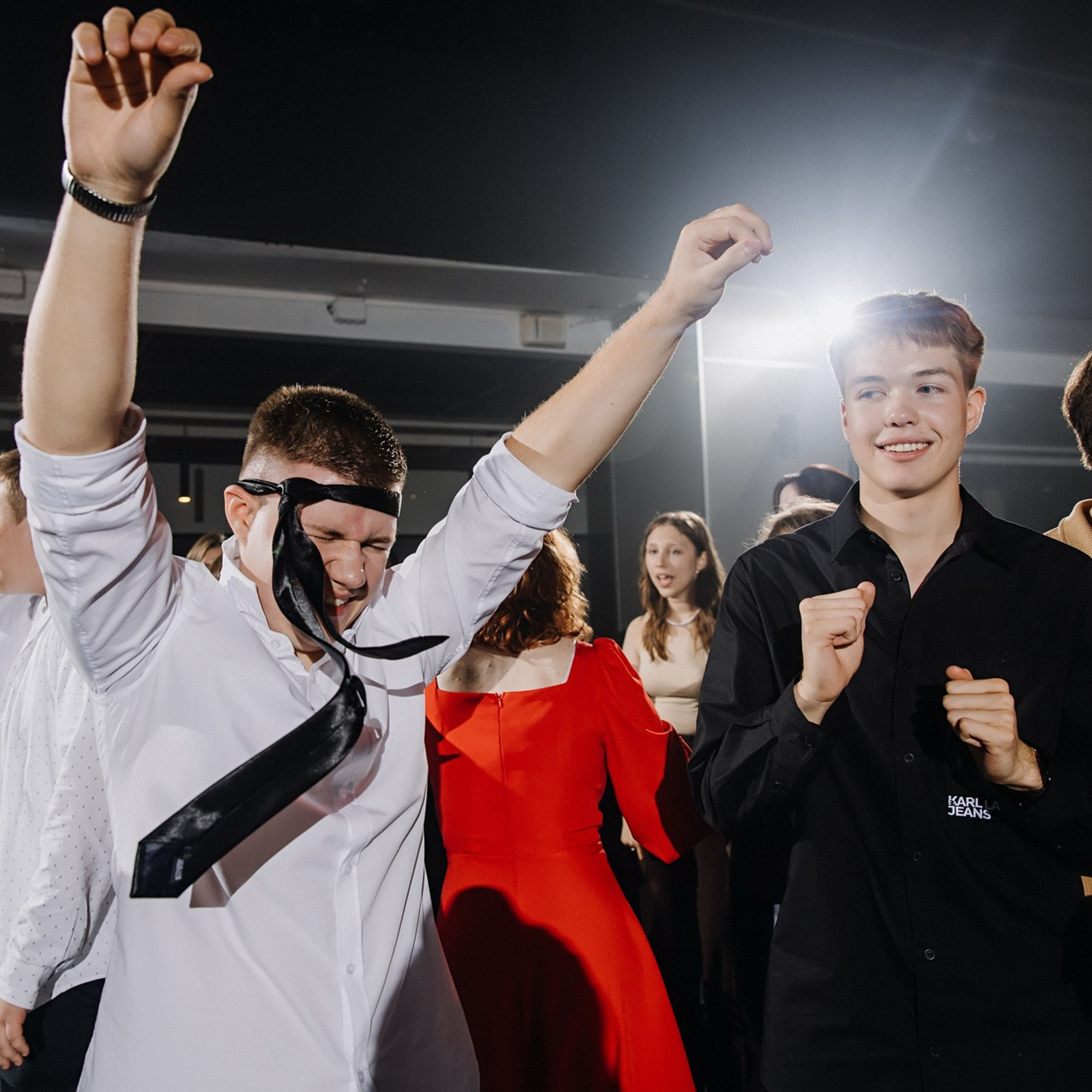 Выпускная фотосессия | Репортаж и съемка на фотозоне. Школьная съемка и создание выпускных альбомов в Нижнем Новгороде