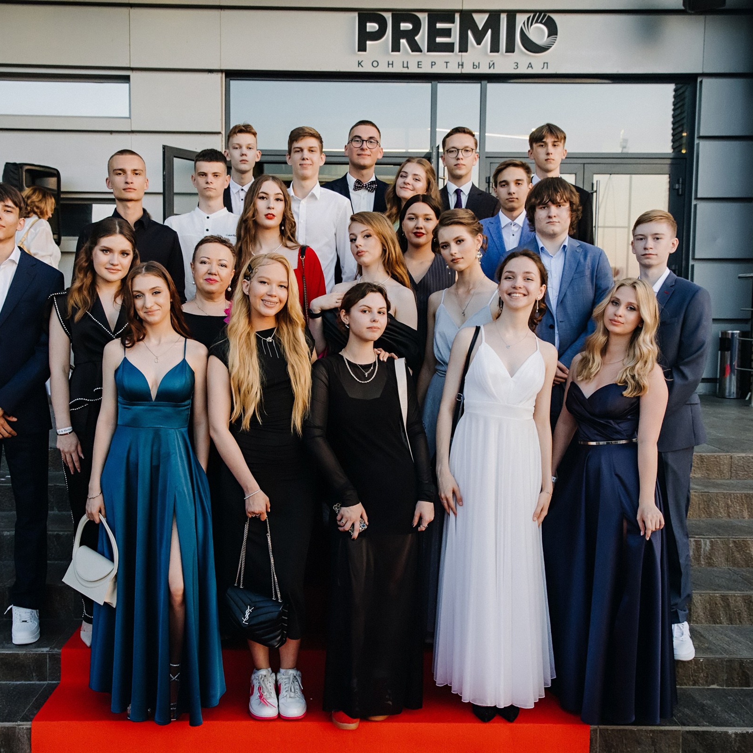 Выпускная фотосессия | Репортаж и съемка на фотозоне. Школьная съемка и создание выпускных альбомов в Нижнем Новгороде