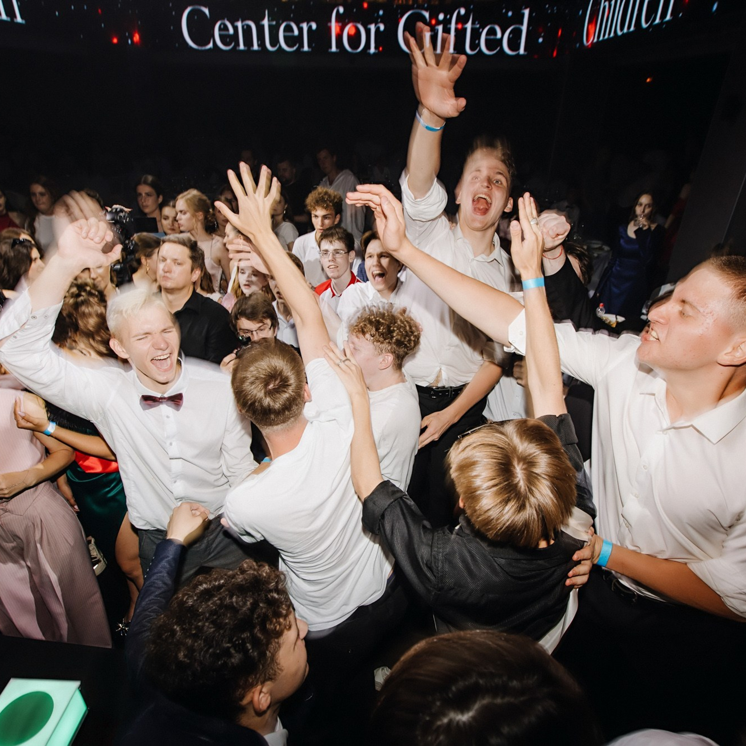 Выпускная фотосессия | Репортаж и съемка на фотозоне. Школьная съемка и создание выпускных альбомов в Нижнем Новгороде