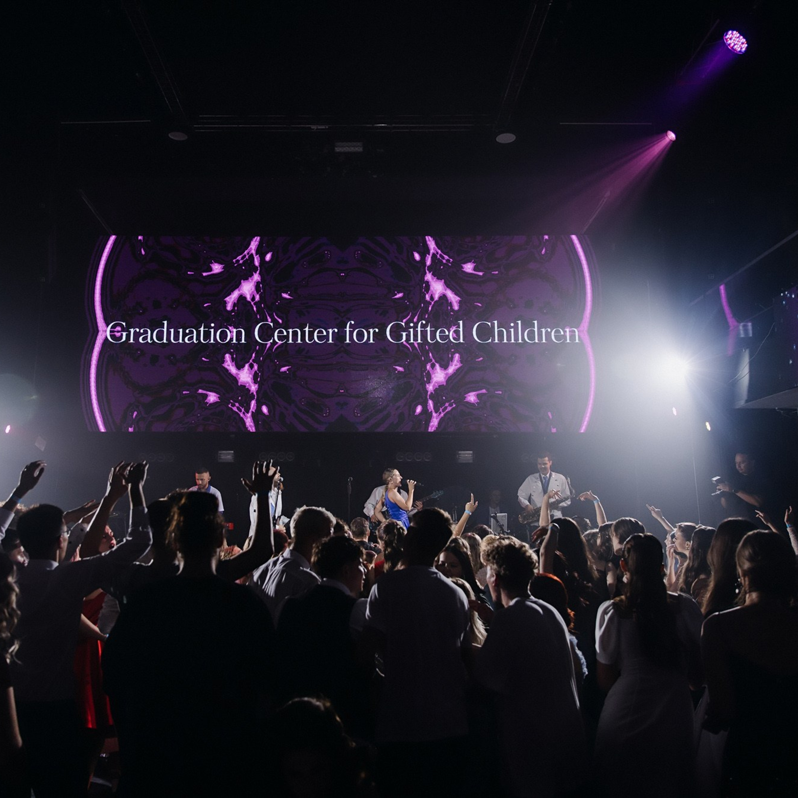 Выпускная фотосессия | Репортаж и съемка на фотозоне. Школьная съемка и создание выпускных альбомов в Нижнем Новгороде