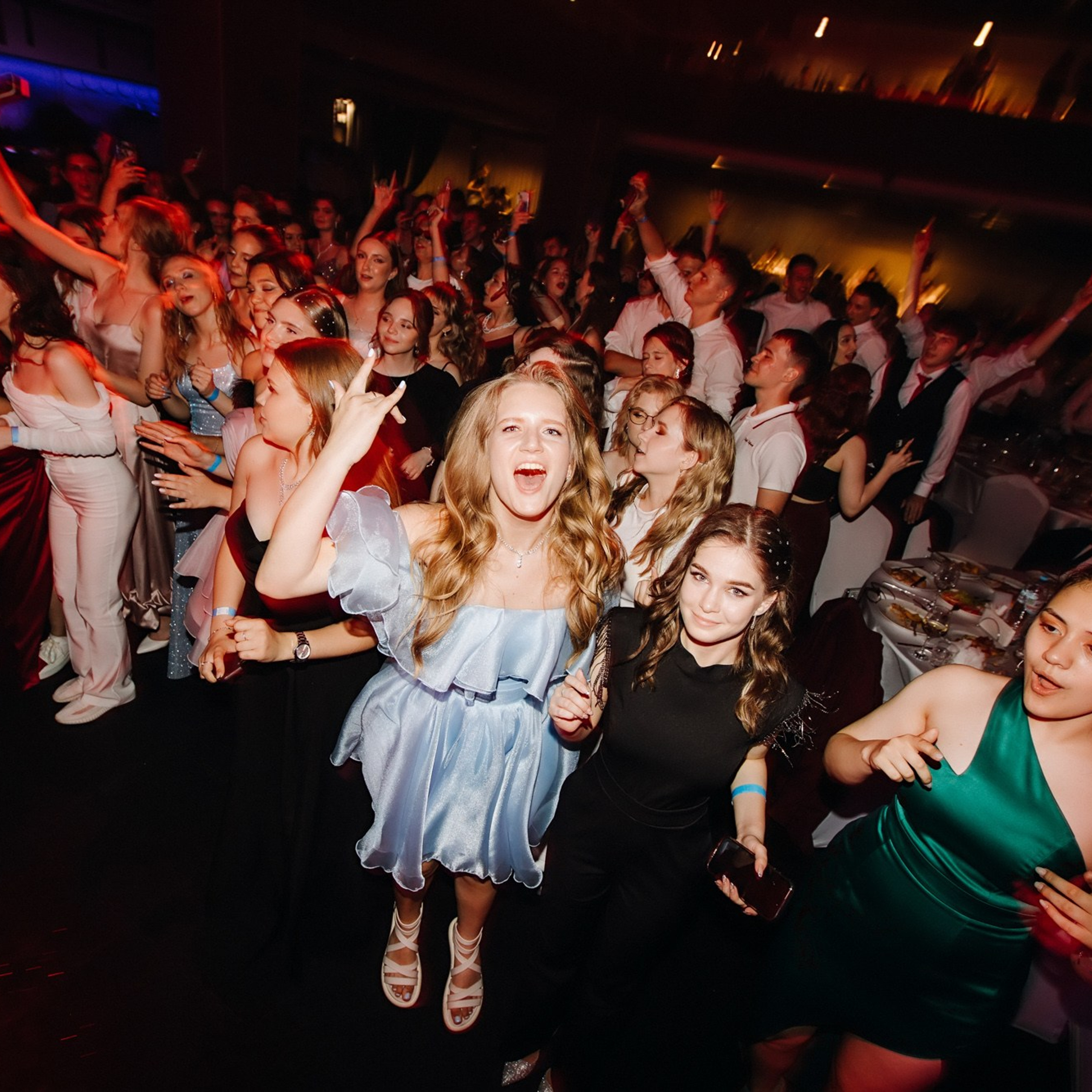 Выпускная фотосессия | Репортаж и съемка на фотозоне. Школьная съемка и создание выпускных альбомов в Нижнем Новгороде