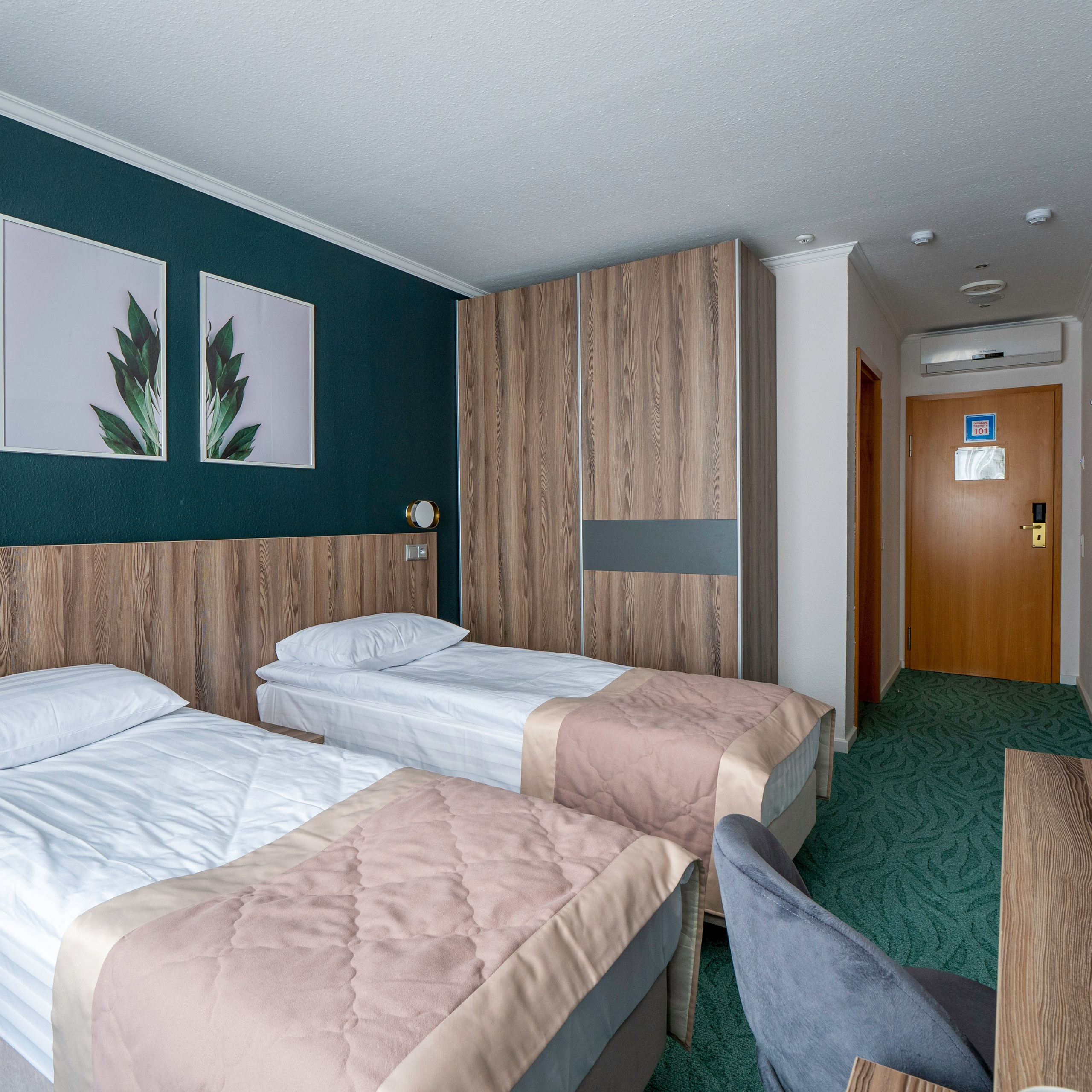 Гостиницы и Хостелы