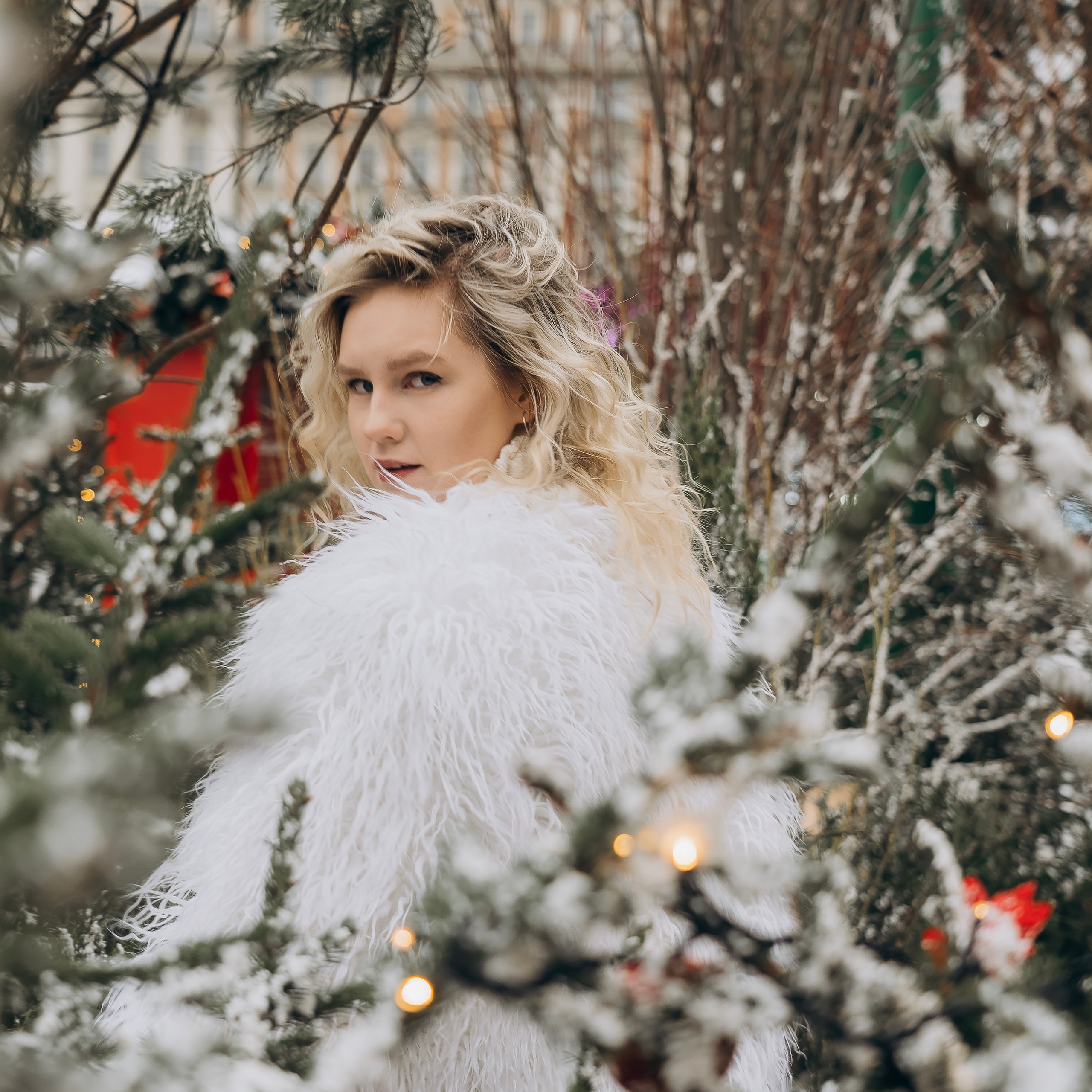 НОВОГОДНЕЕ ВОЛШЕБСТВО