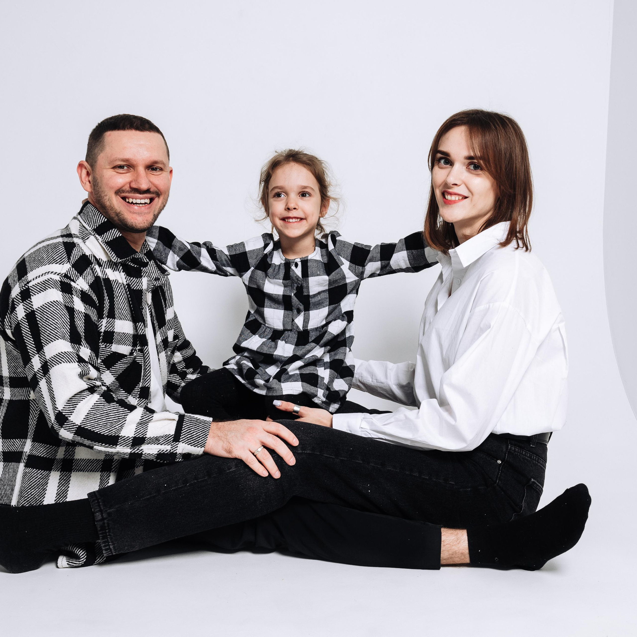 Дима и Марина с дочкой