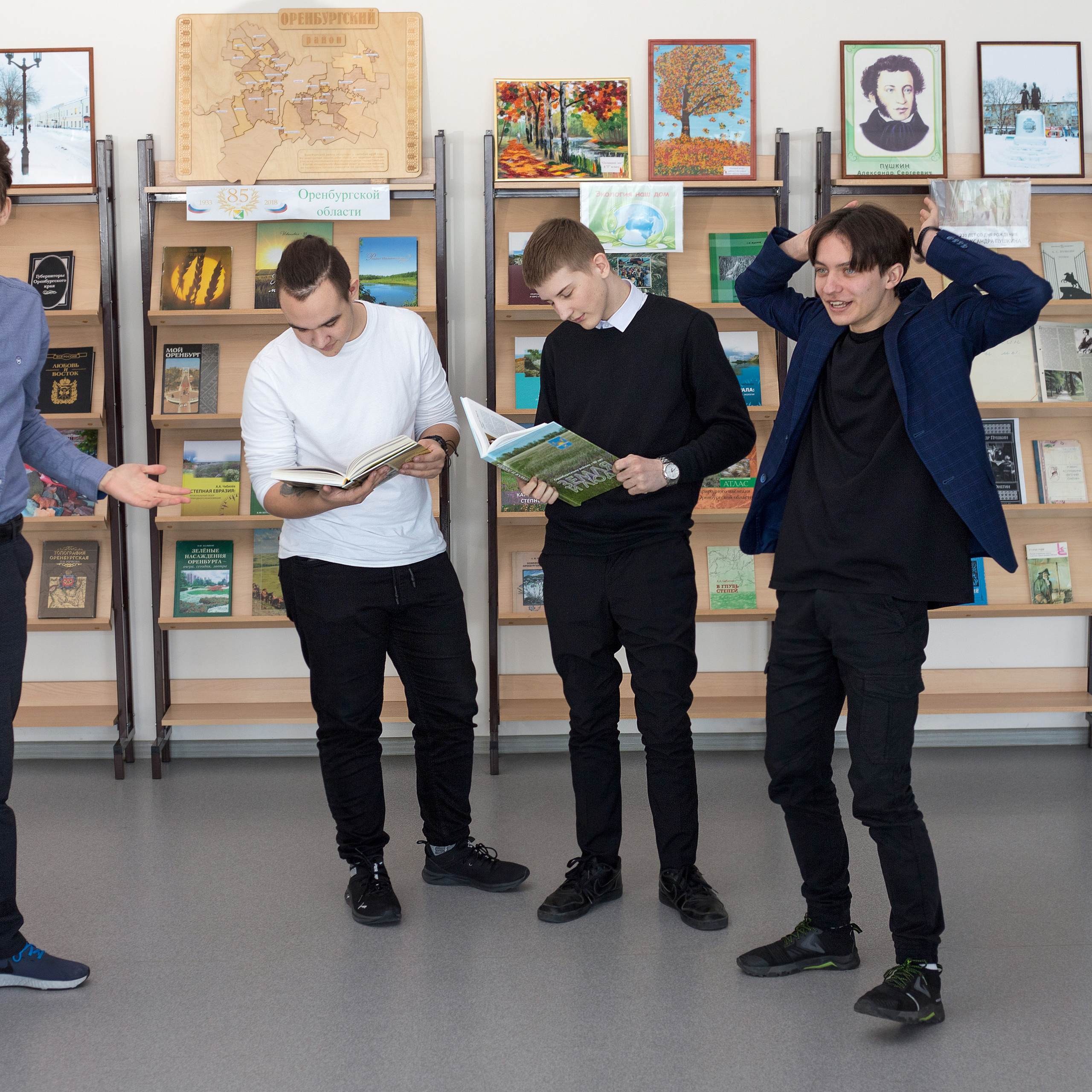 Друзья. Студия выпускных альбомов и школьной фотографии «Идея» г. Оренбург