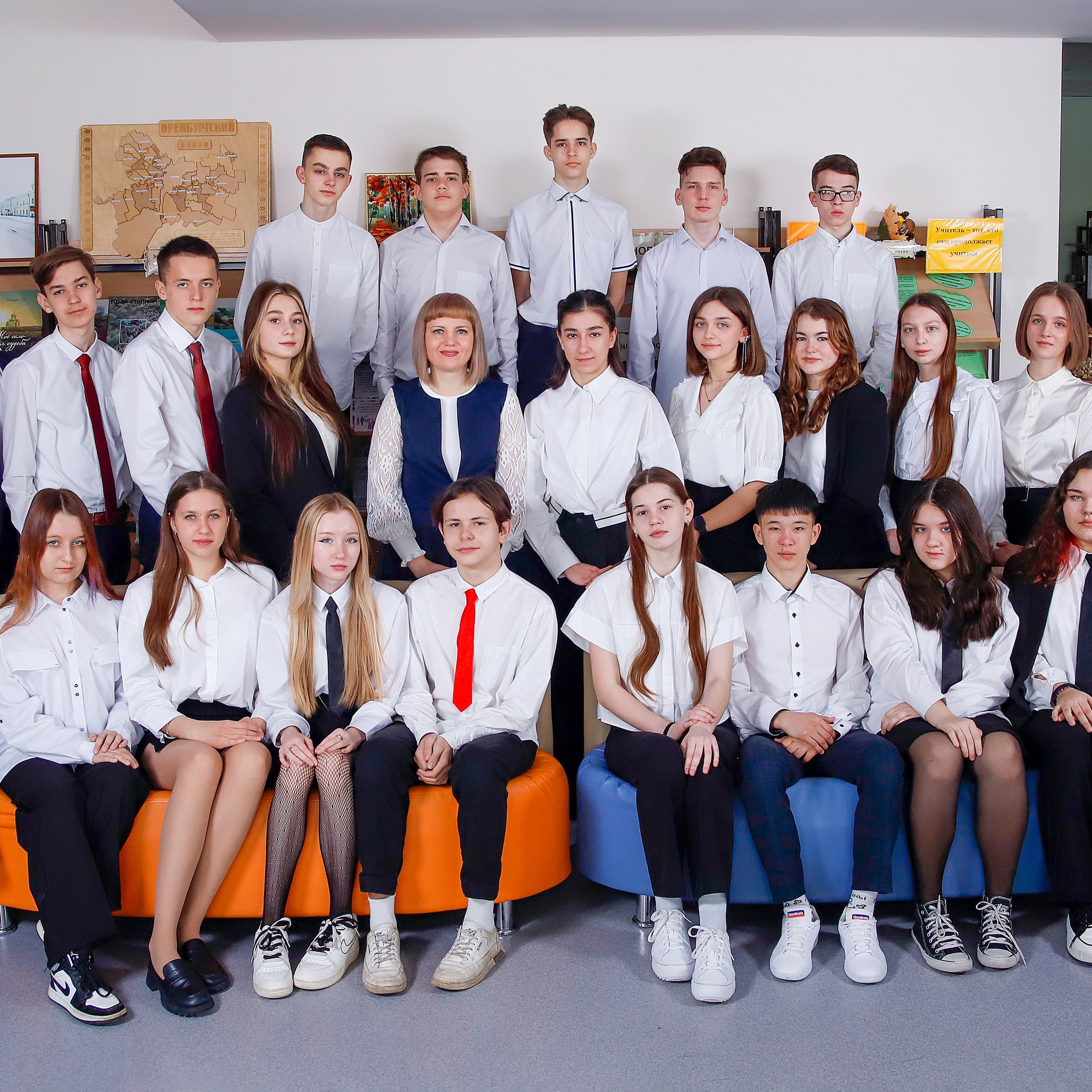 Друзья. Студия выпускных альбомов и школьной фотографии «Идея» г. Оренбург