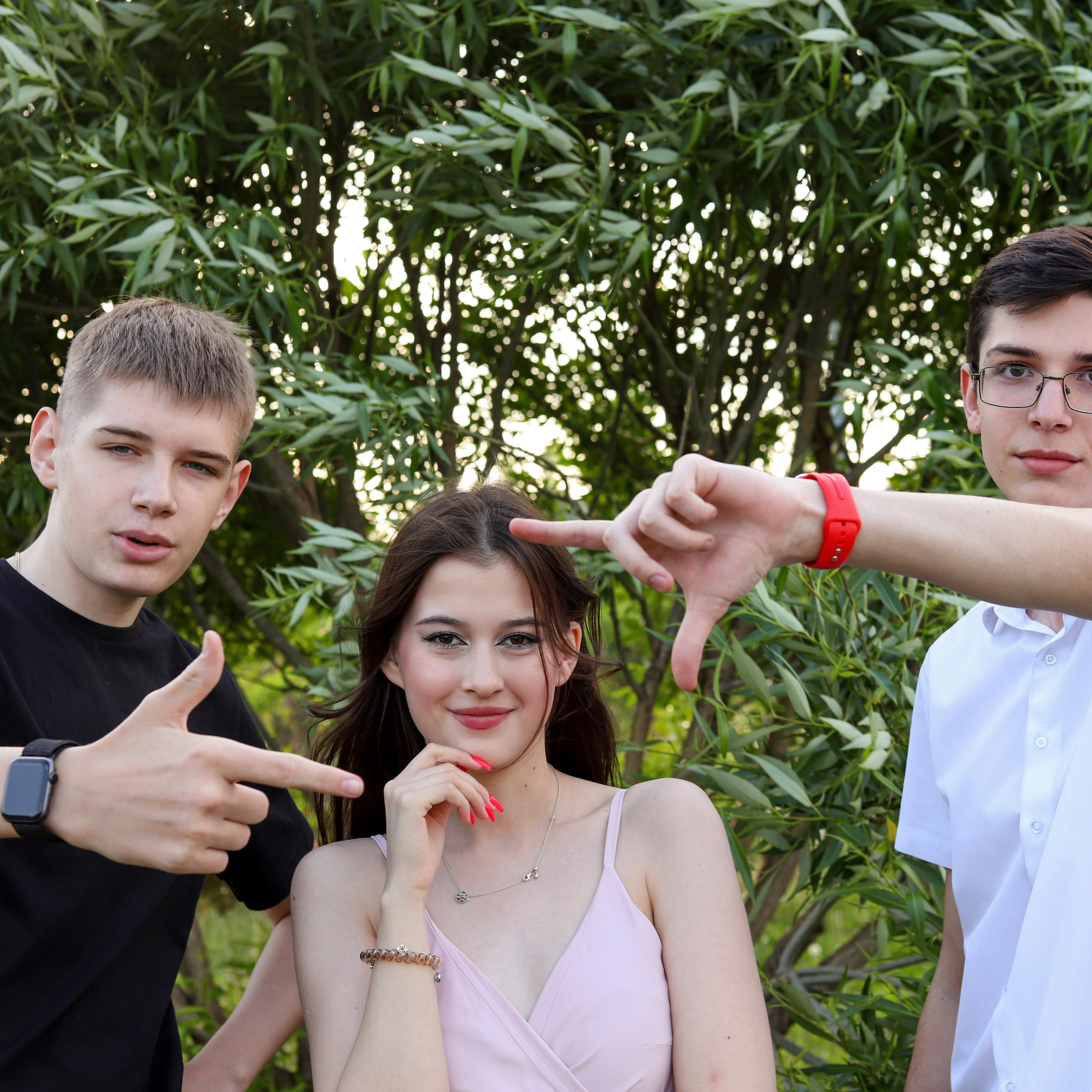 Друзья. Студия выпускных альбомов и школьной фотографии «Идея» г. Оренбург