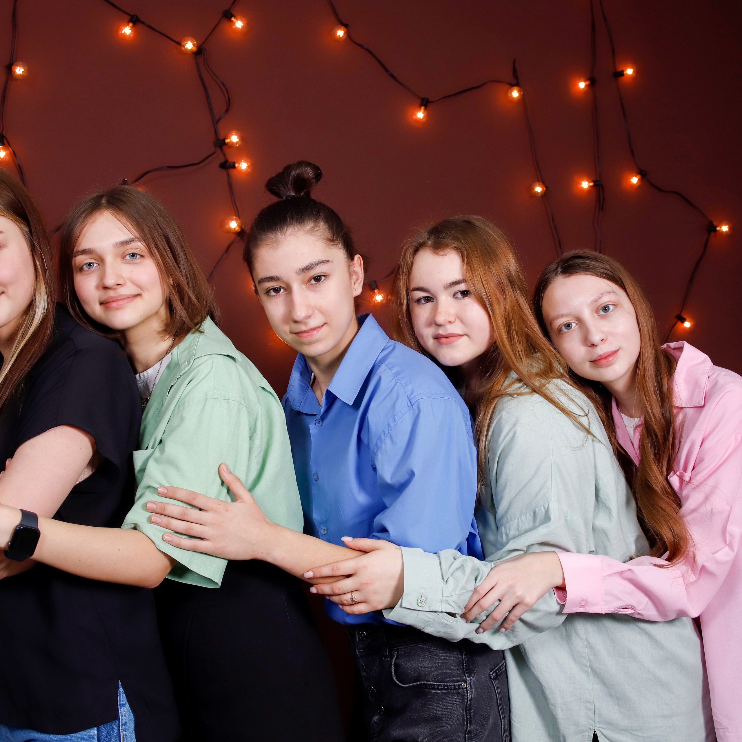 Друзья. Студия выпускных альбомов и школьной фотографии «Идея» г. Оренбург