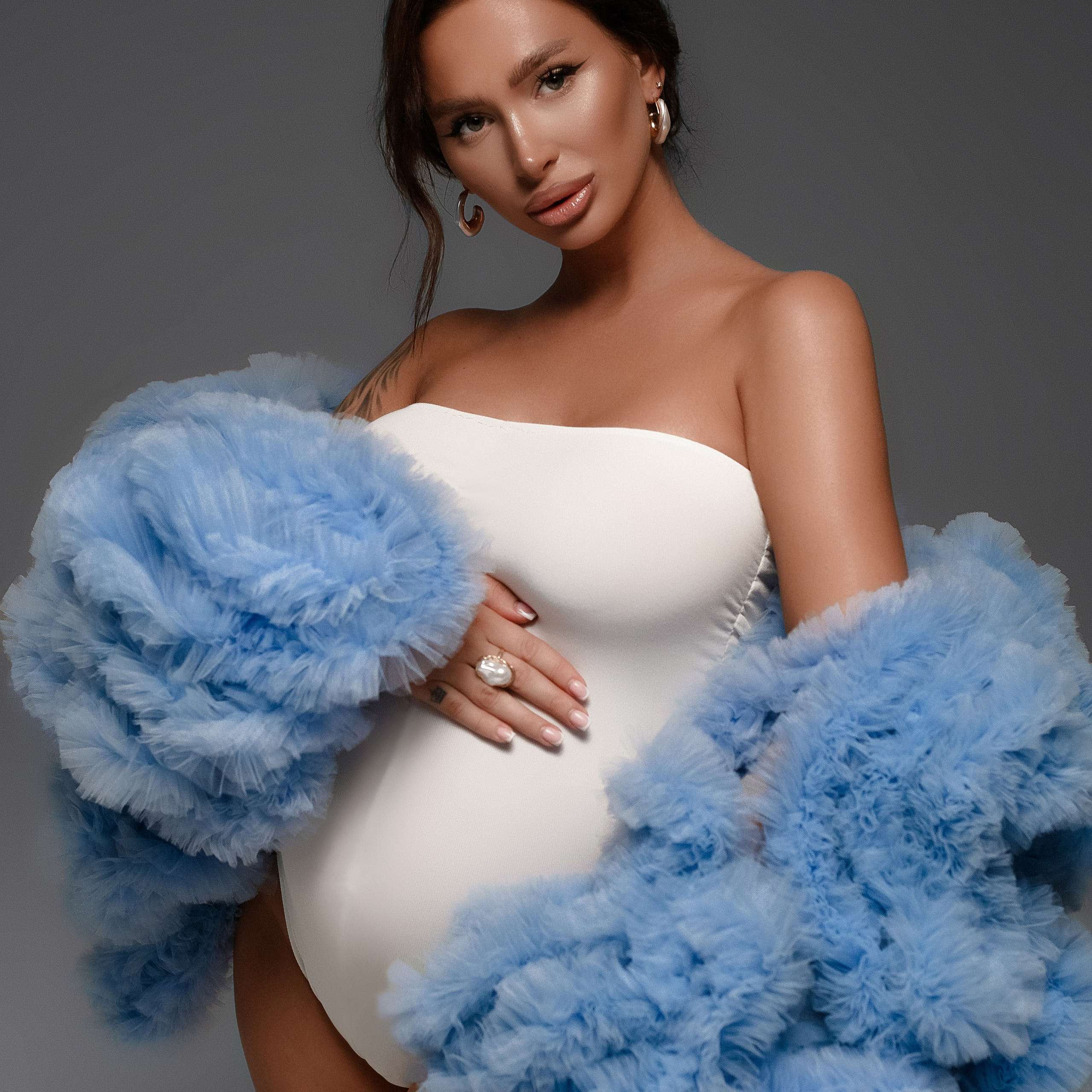 Боди и накидка из фатина