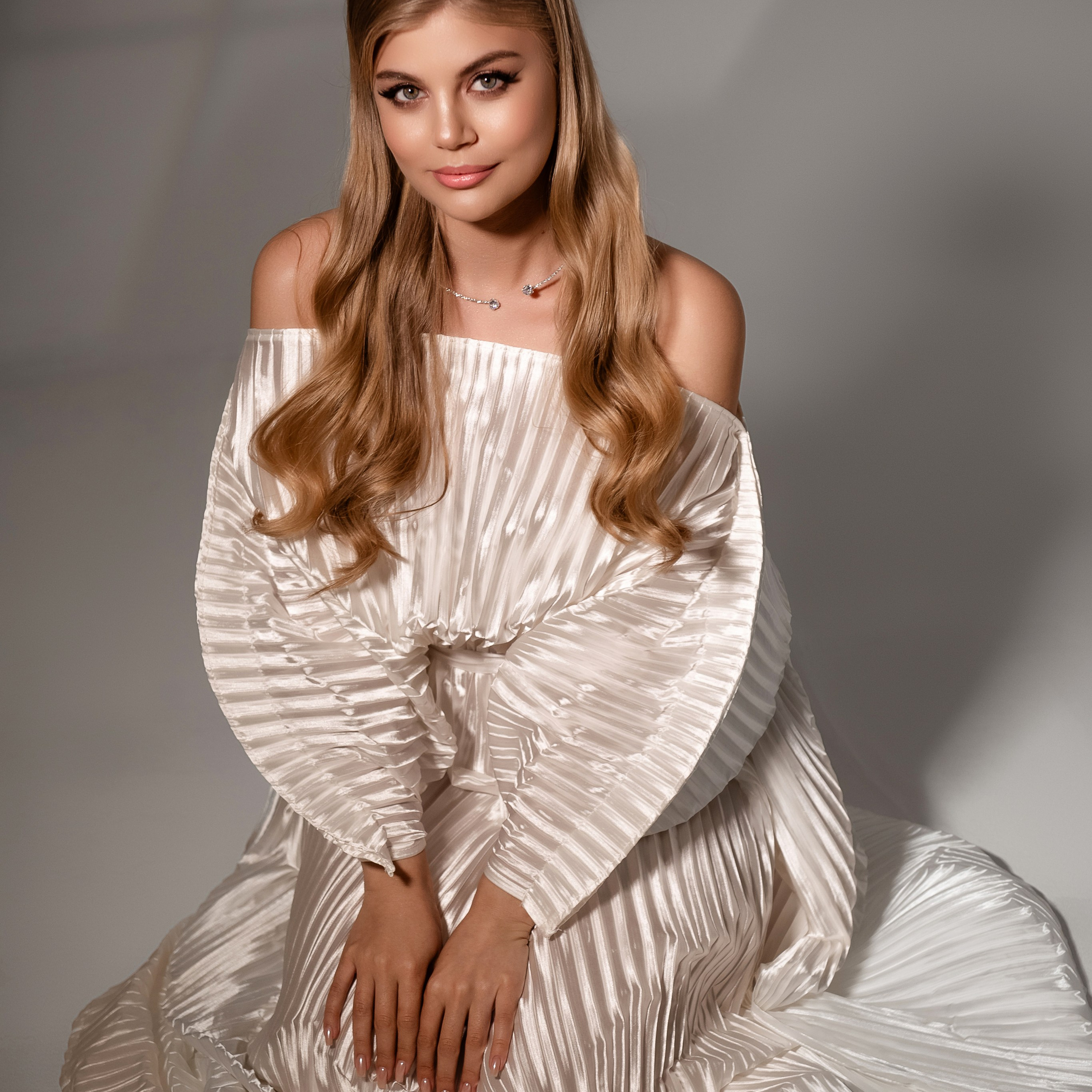 Белая туника гофре