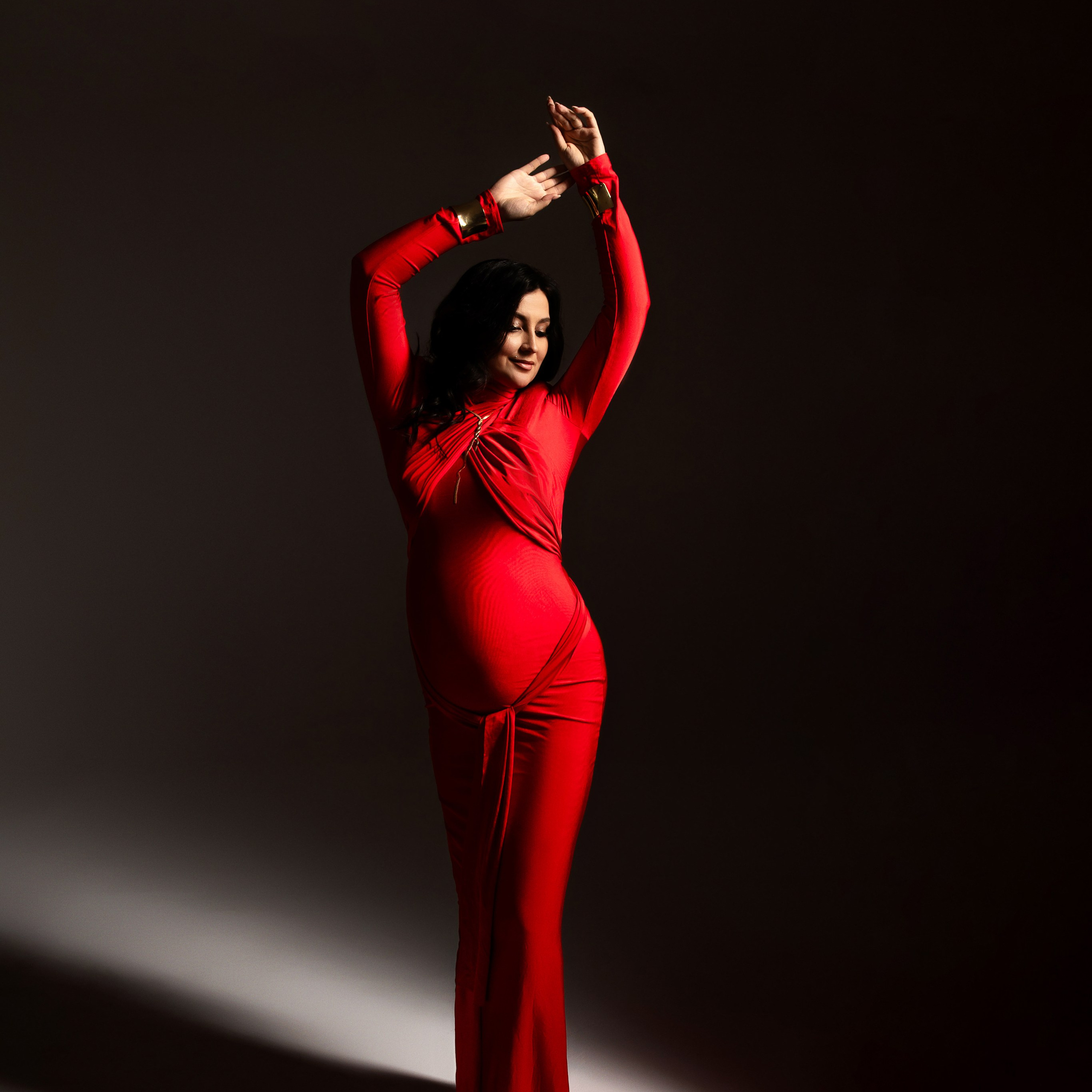 Красное платье с драпировкой