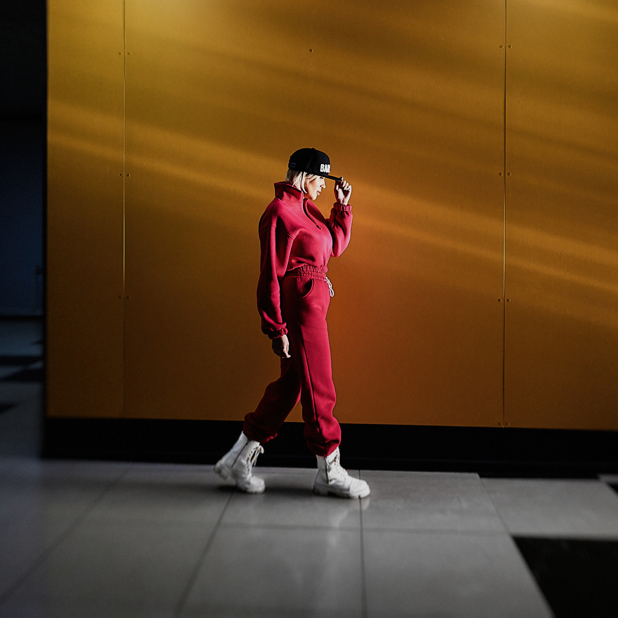 Наталья (фотосессия на складе, коридоре)