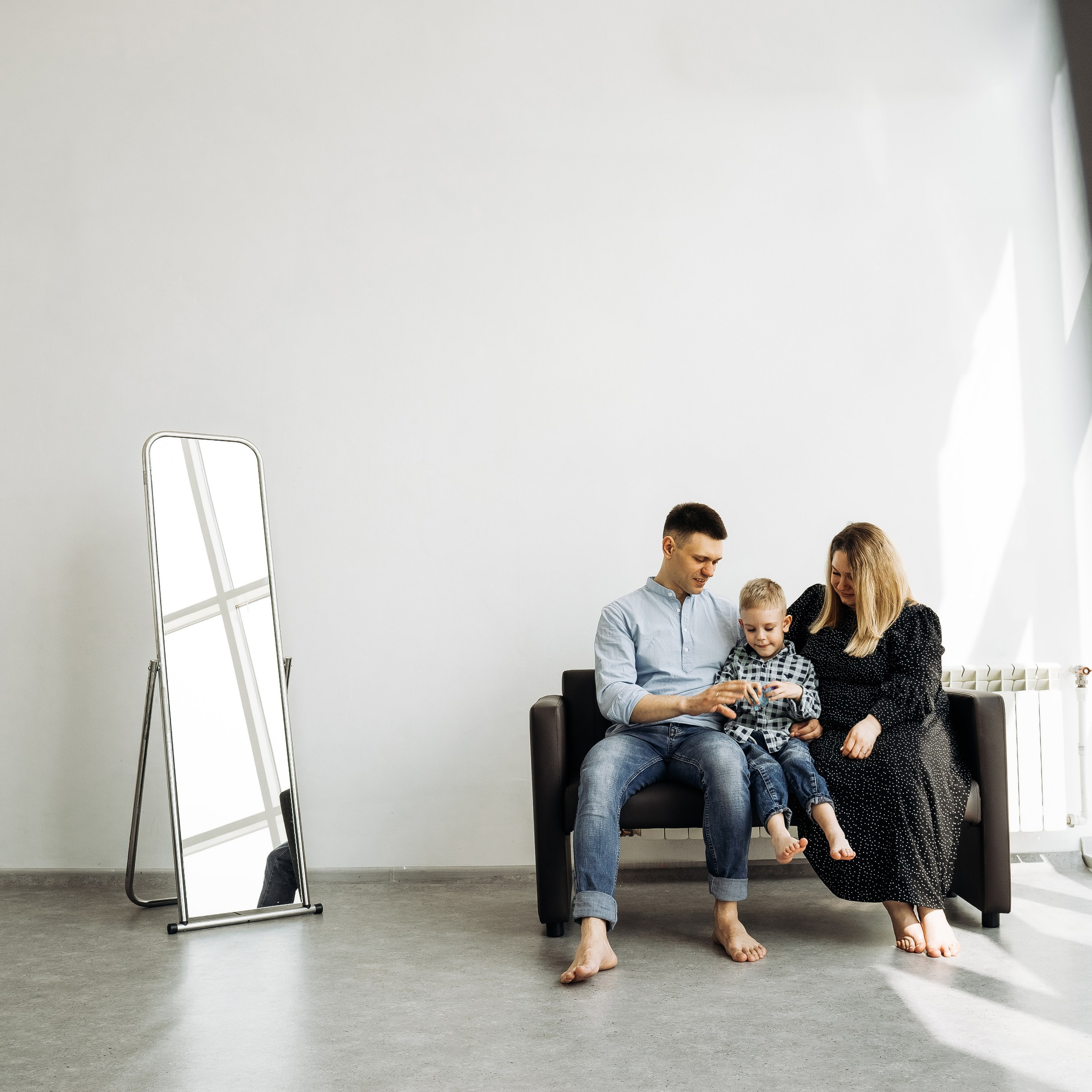 вдвоём хорошо, но втроём.