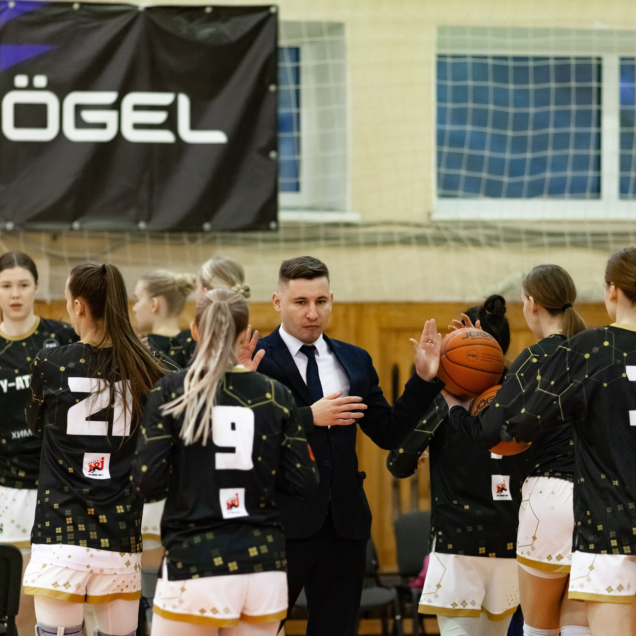 ЧГУ-Атланта — Металлург 3 игра. Фотография