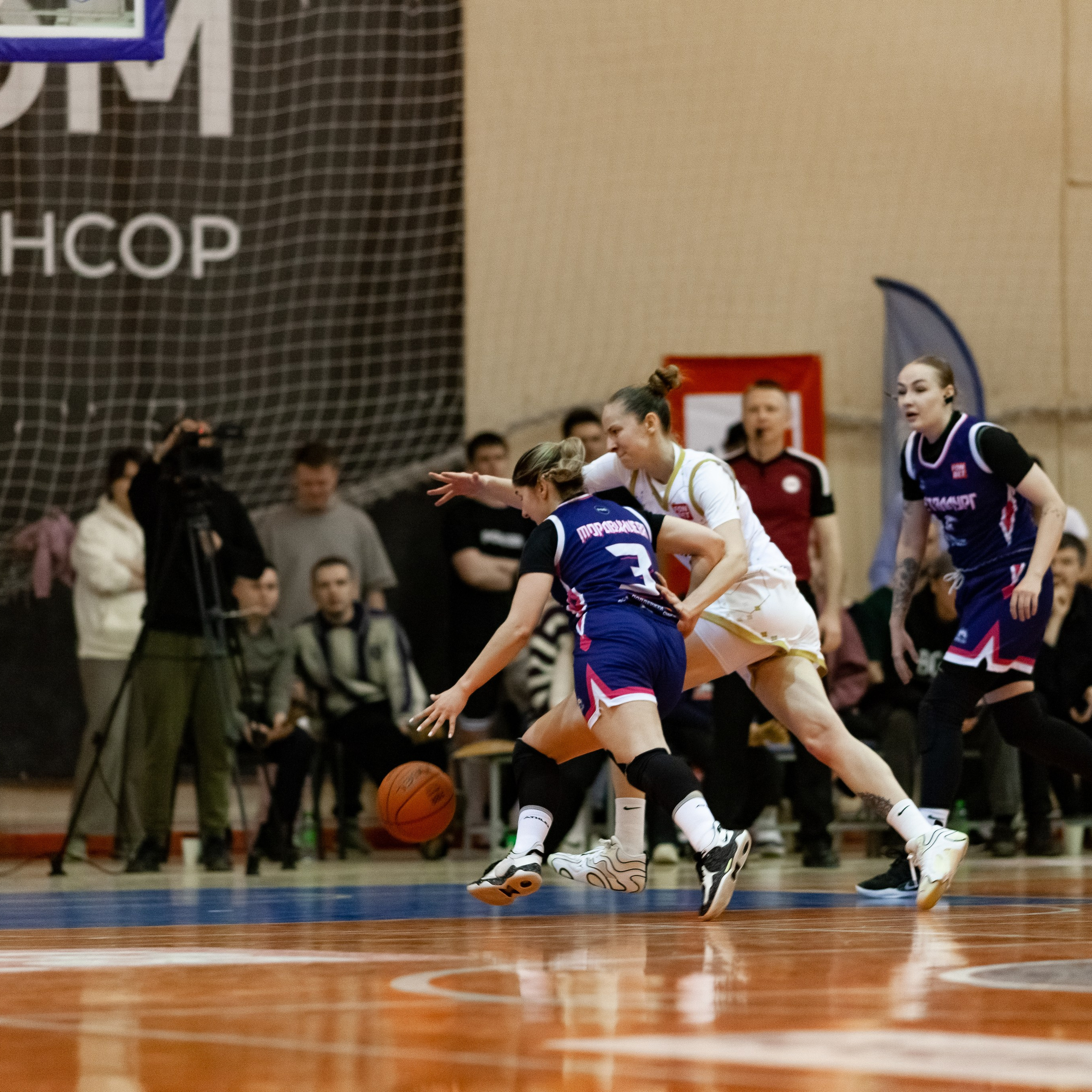 ЧГУ-Атланта — Металлург 3 игра. Фотография