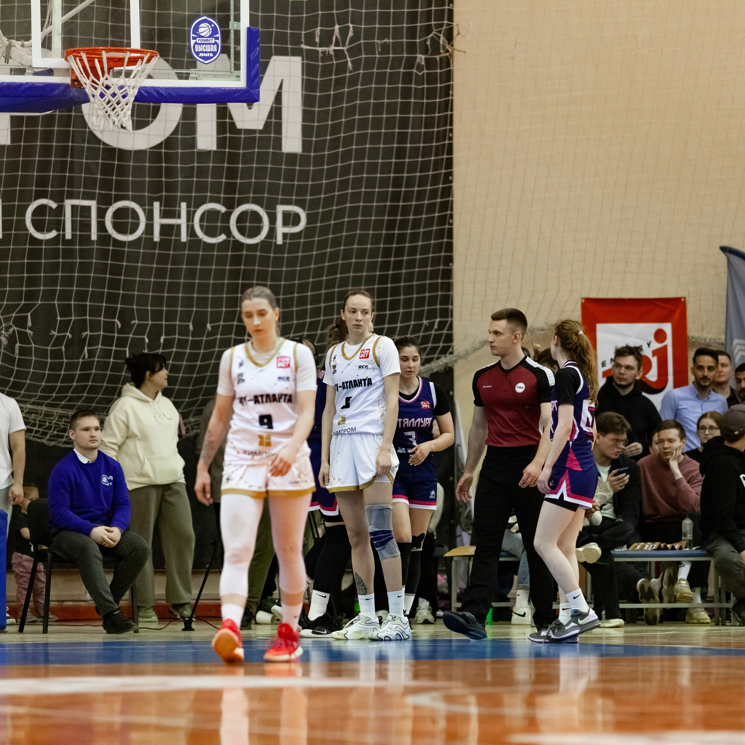 ЧГУ-Атланта — Металлург 3 игра. Фотография