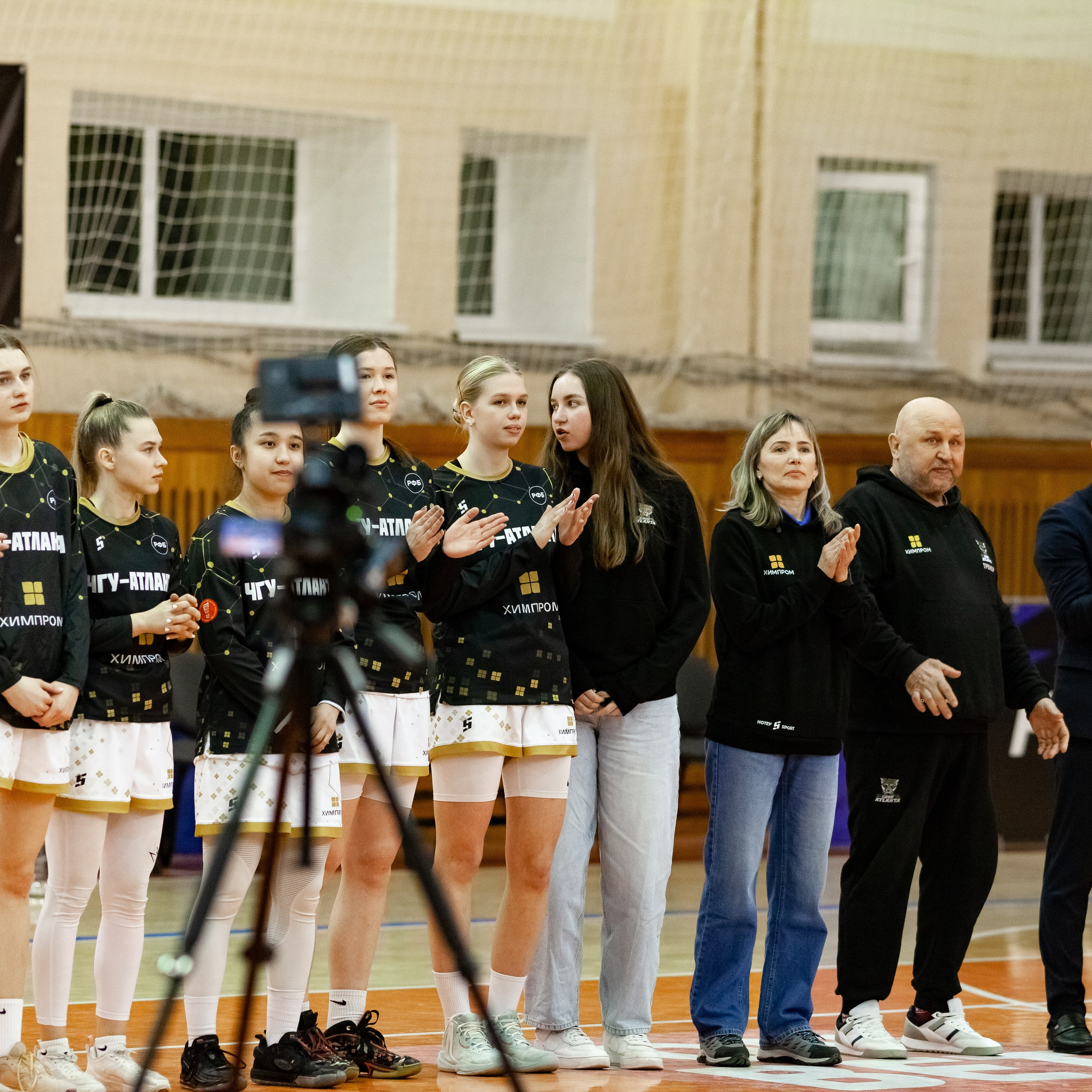 ЧГУ-Атланта — Металлург 3 игра. Фотография