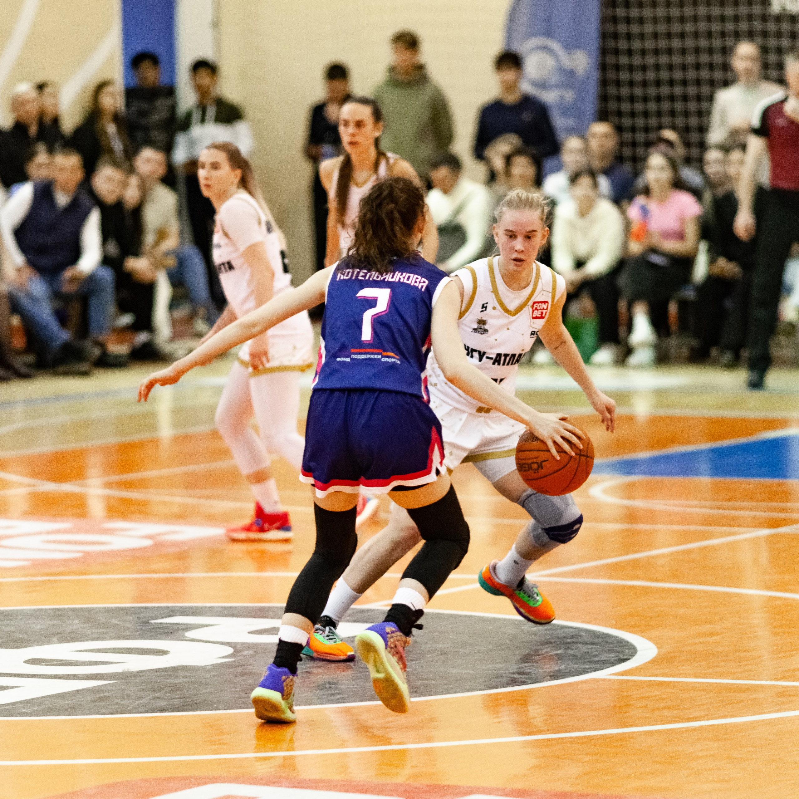 ЧГУ-Атланта — Металлург 3 игра. Фотография