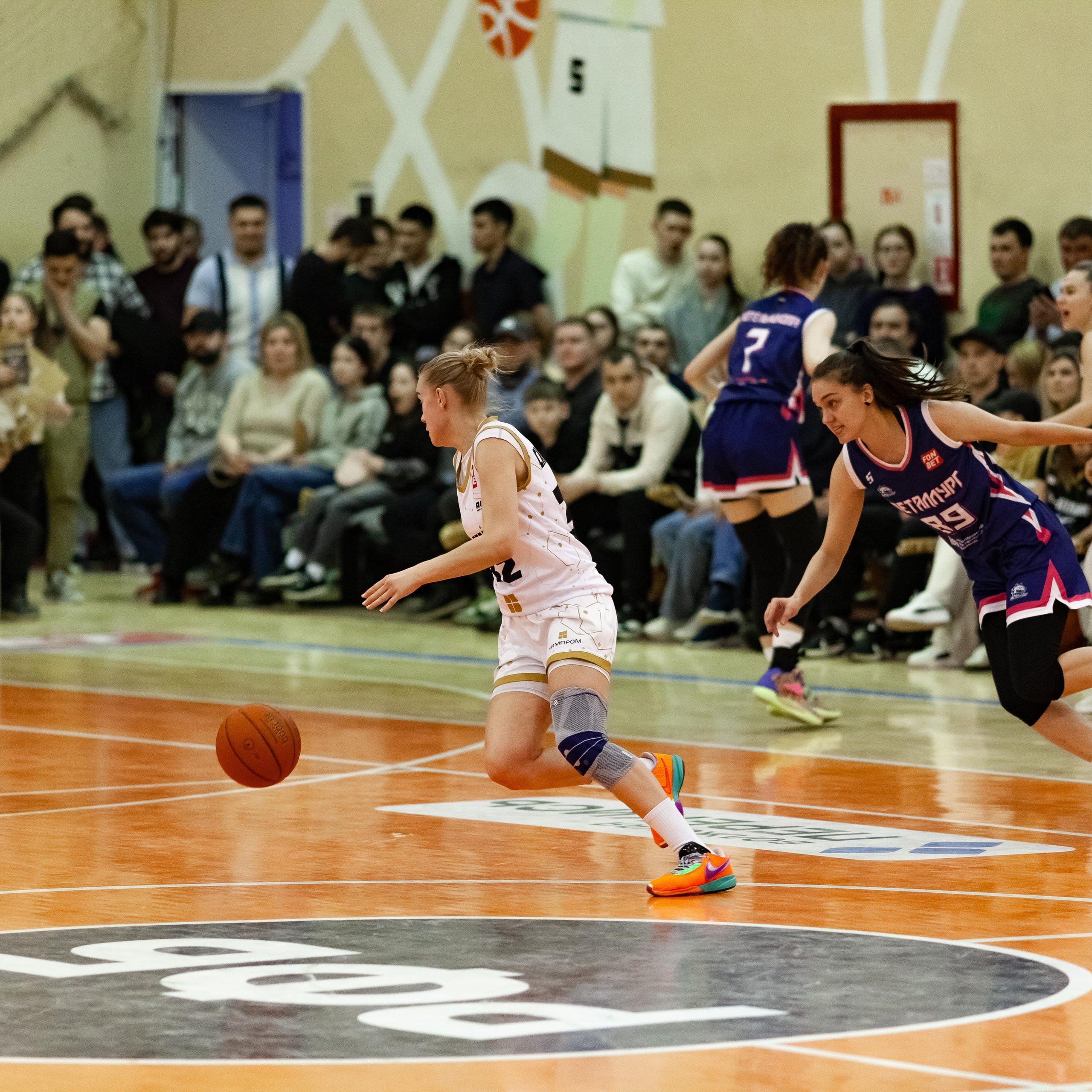 ЧГУ-Атланта — Металлург 3 игра. Фотография