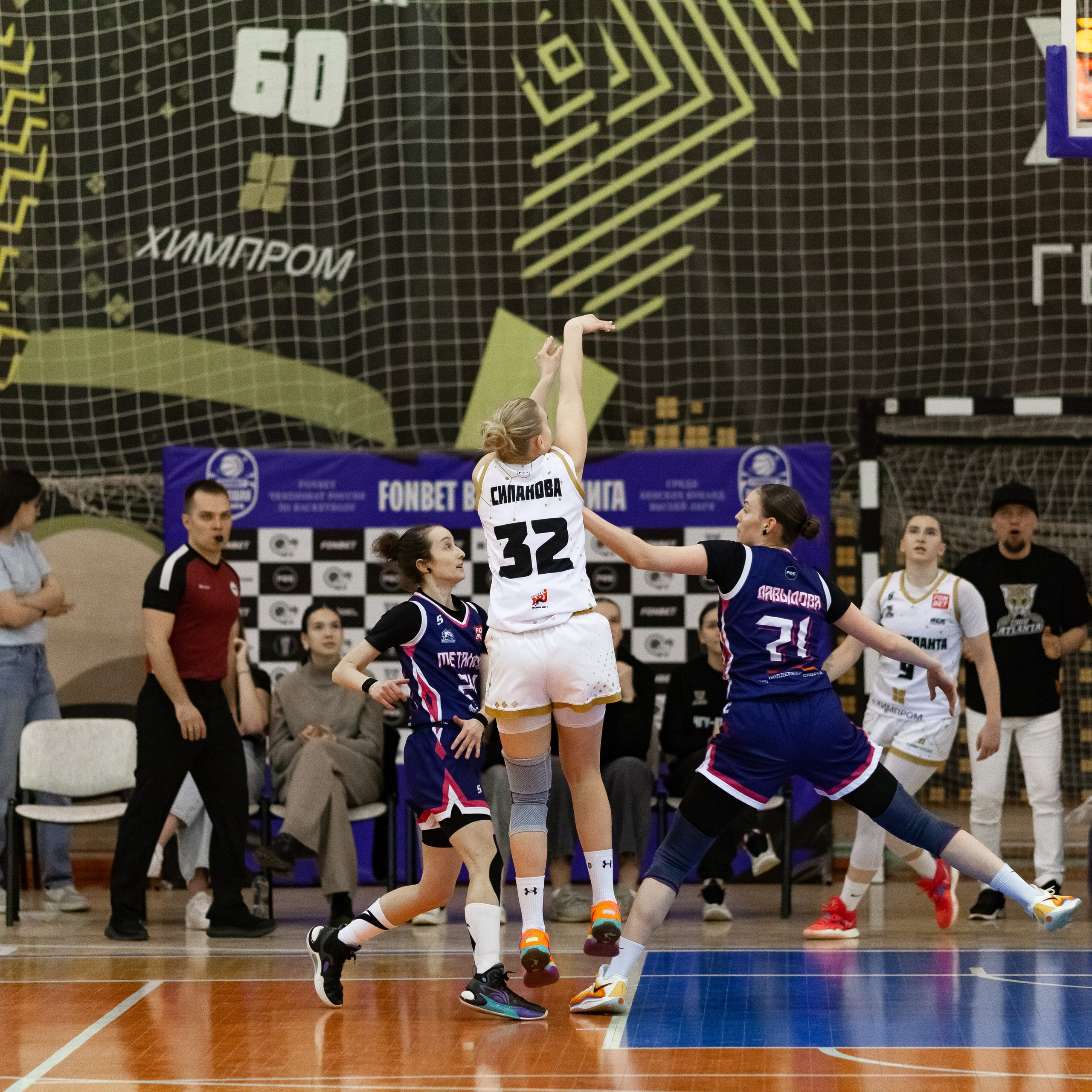 ЧГУ-Атланта — Металлург 3 игра. Фотография