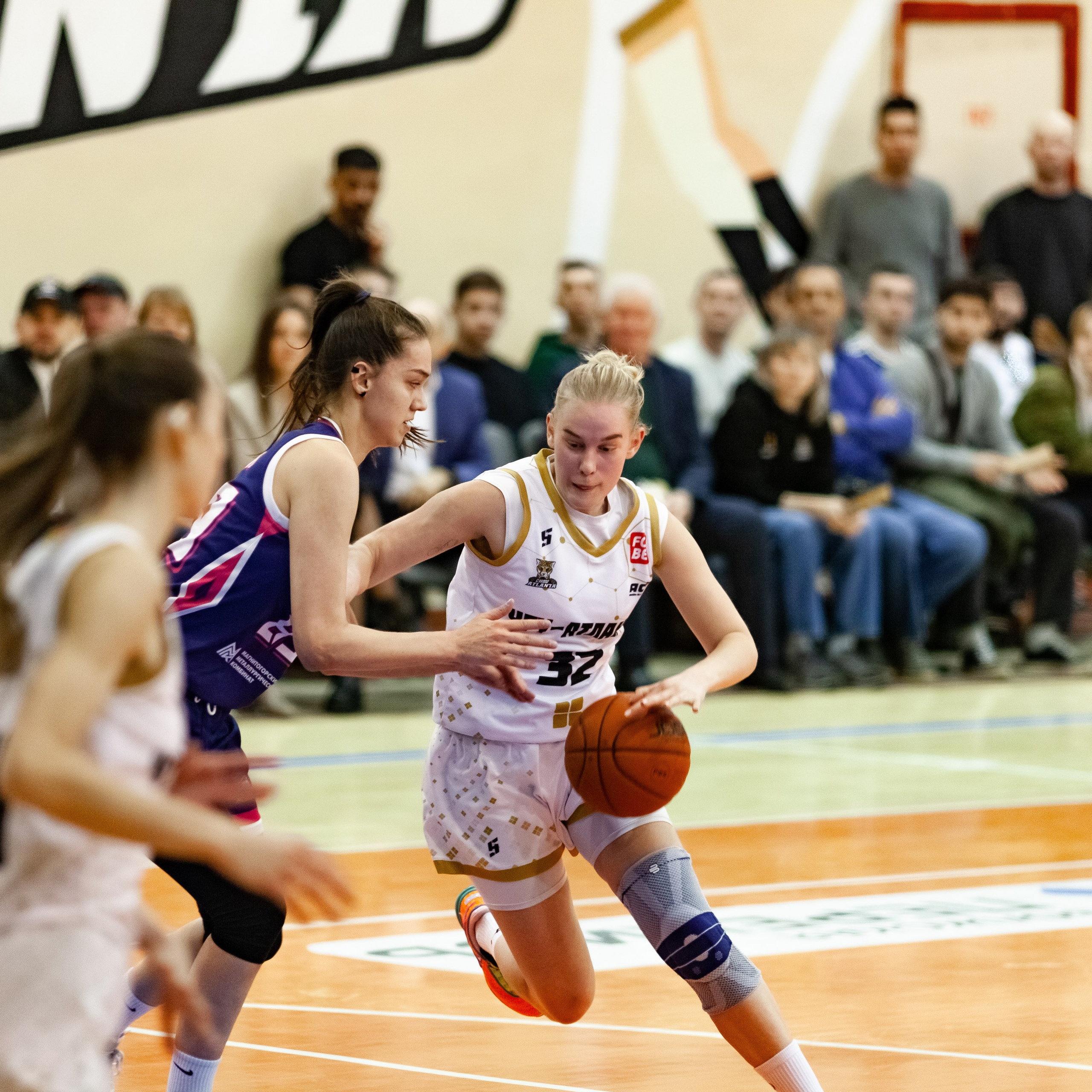 ЧГУ-Атланта — Металлург 3 игра. Фотография