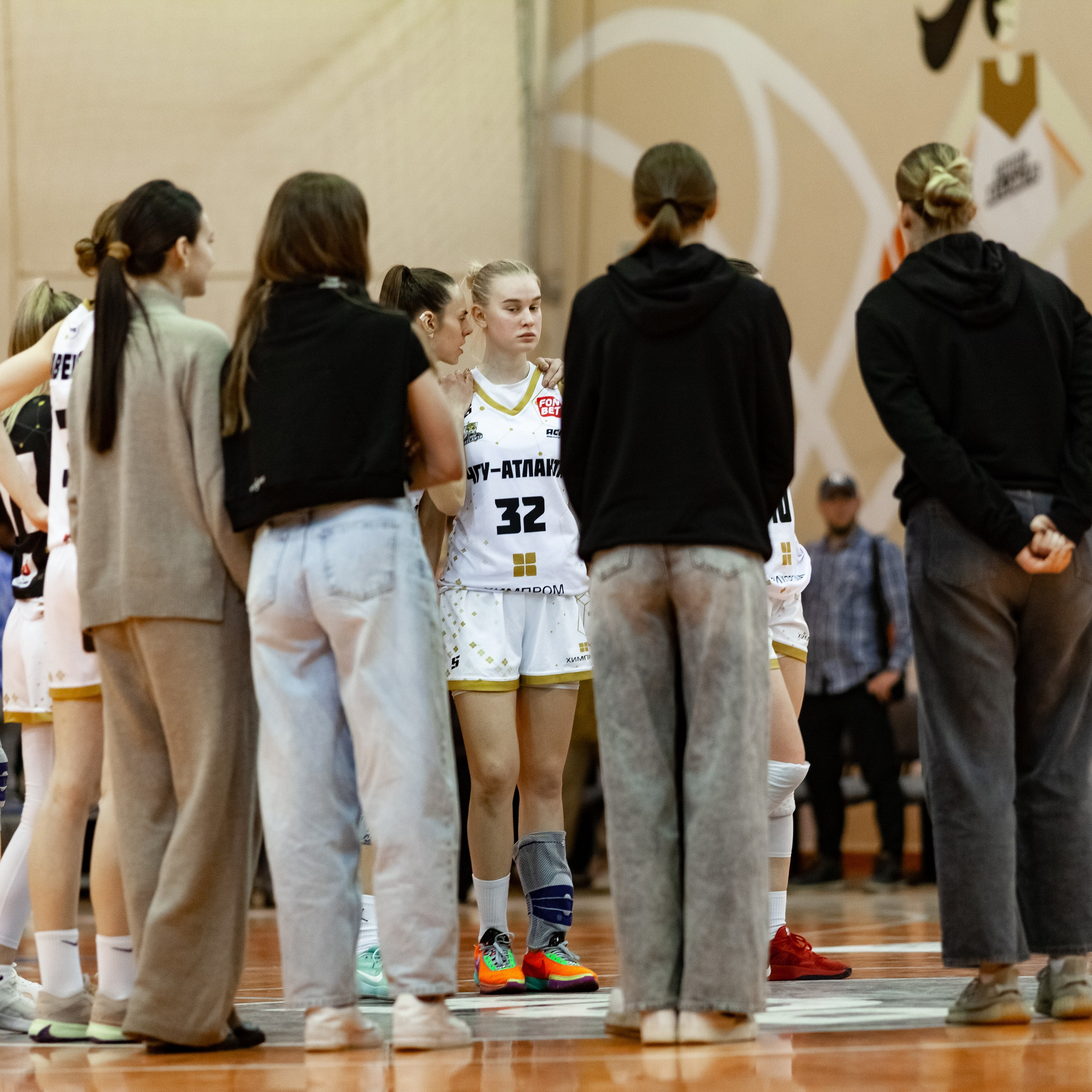 ЧГУ-Атланта — Металлург 3 игра. Фотография