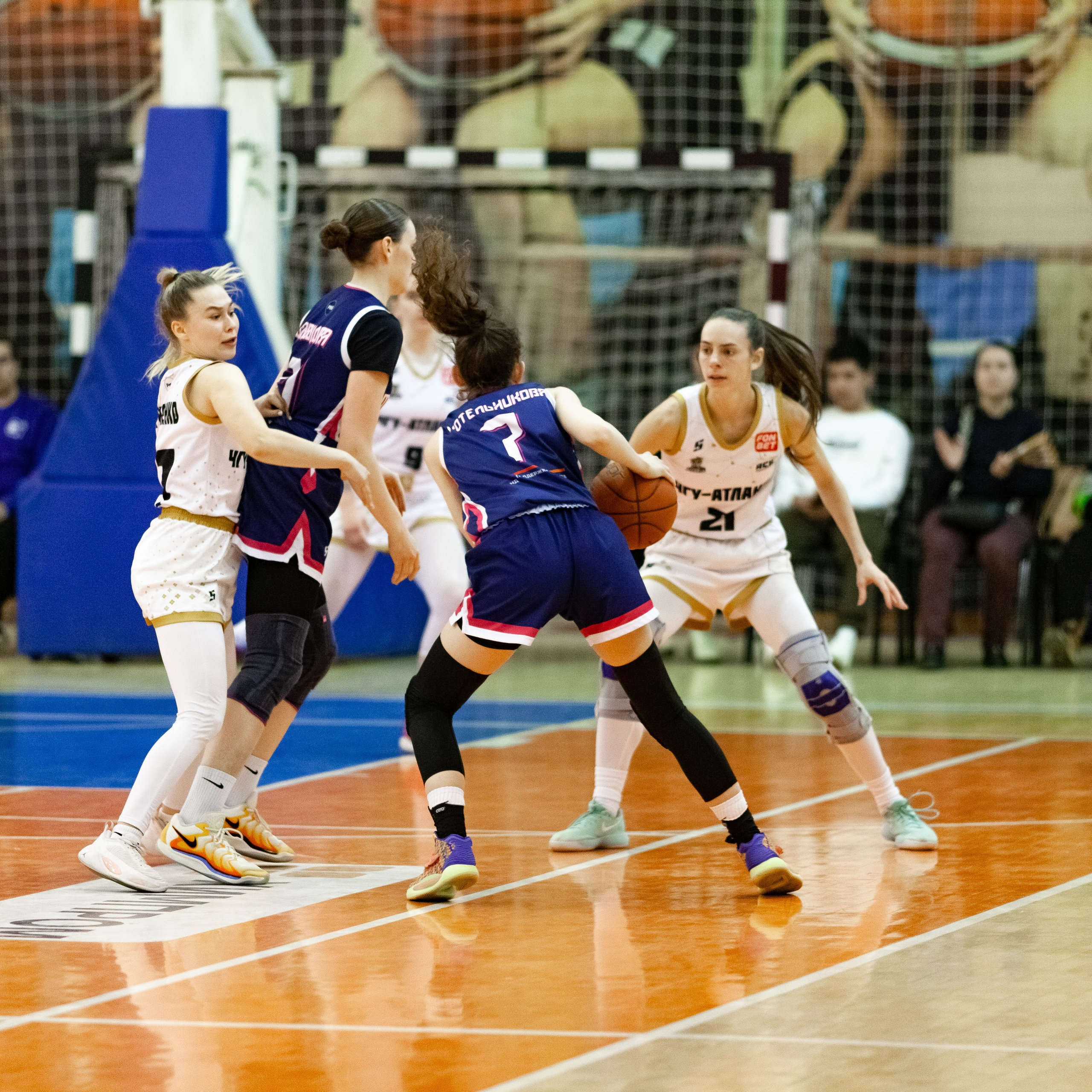 ЧГУ-Атланта — Металлург 3 игра. Фотография