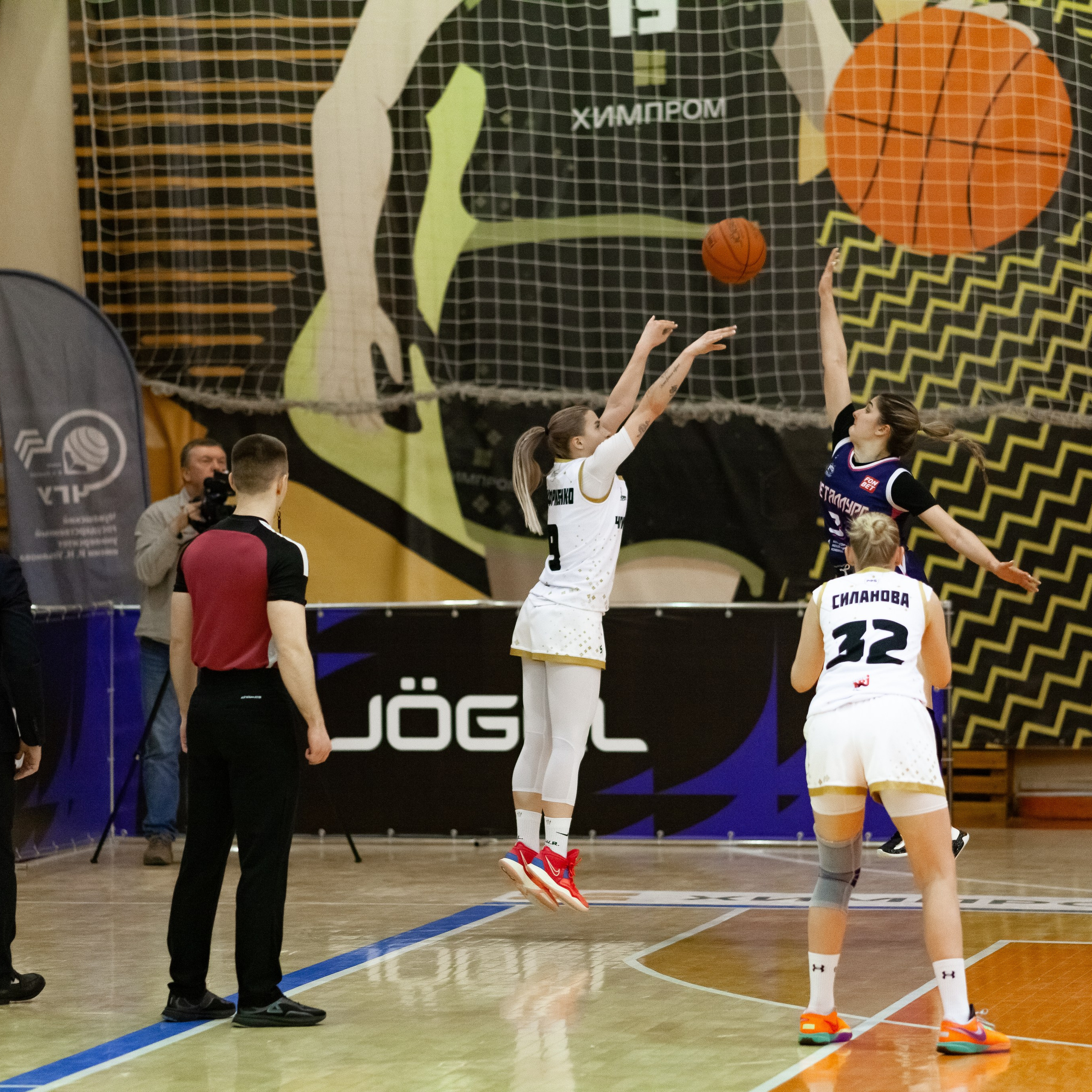 ЧГУ-Атланта — Металлург 3 игра. Фотография