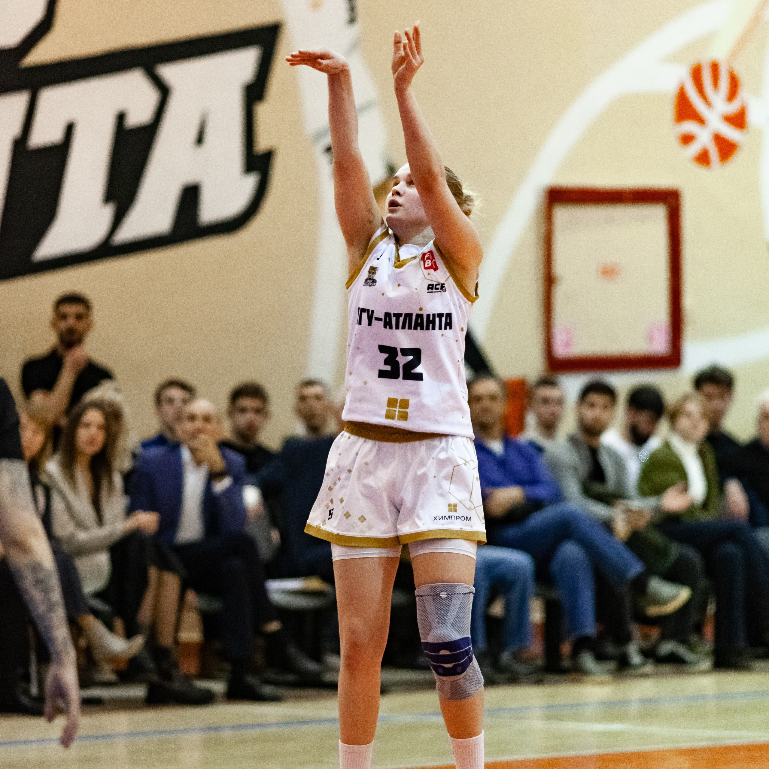 ЧГУ-Атланта — Металлург 3 игра. Фотография