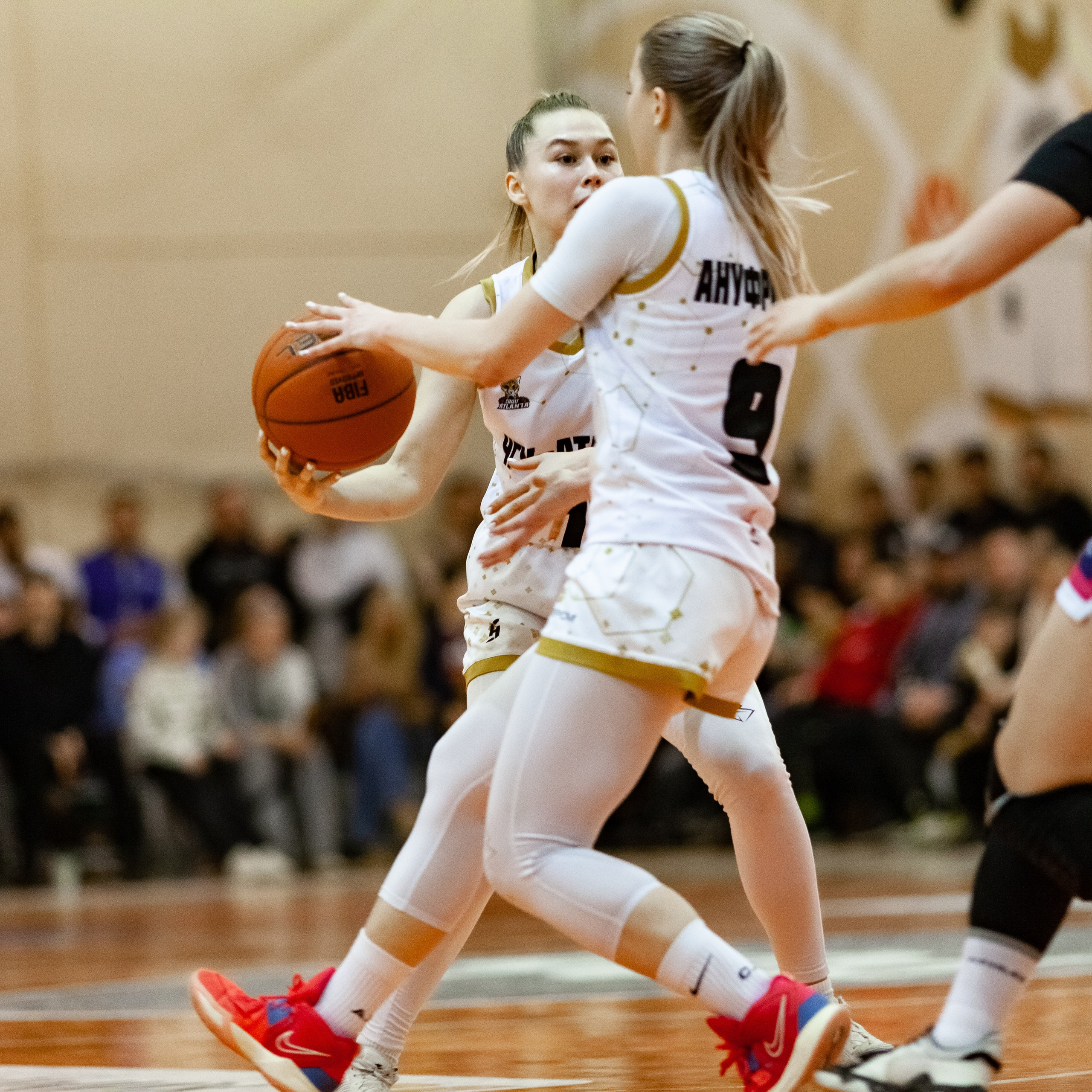 ЧГУ-Атланта — Металлург 3 игра. Фотография