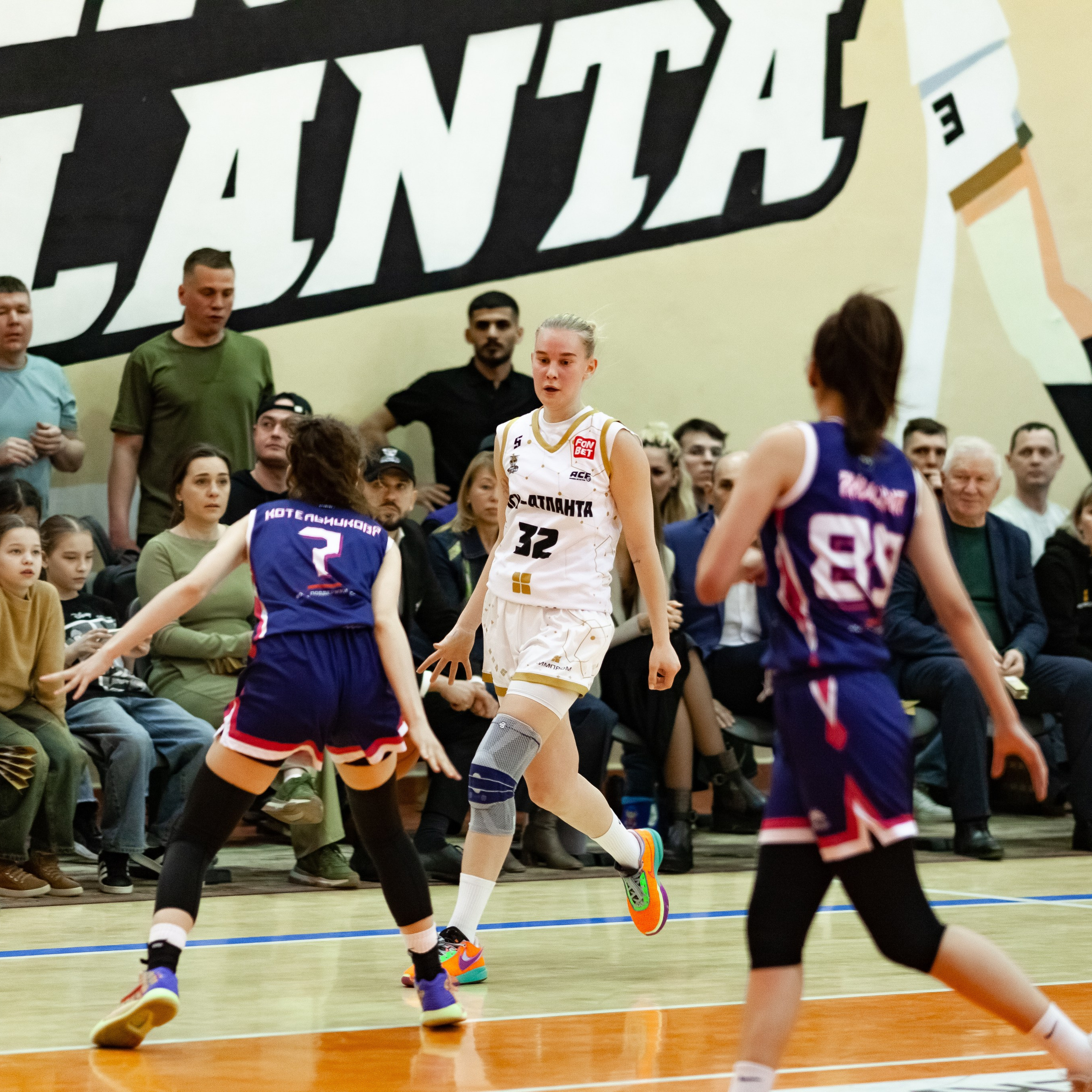 ЧГУ-Атланта — Металлург 3 игра. Фотография