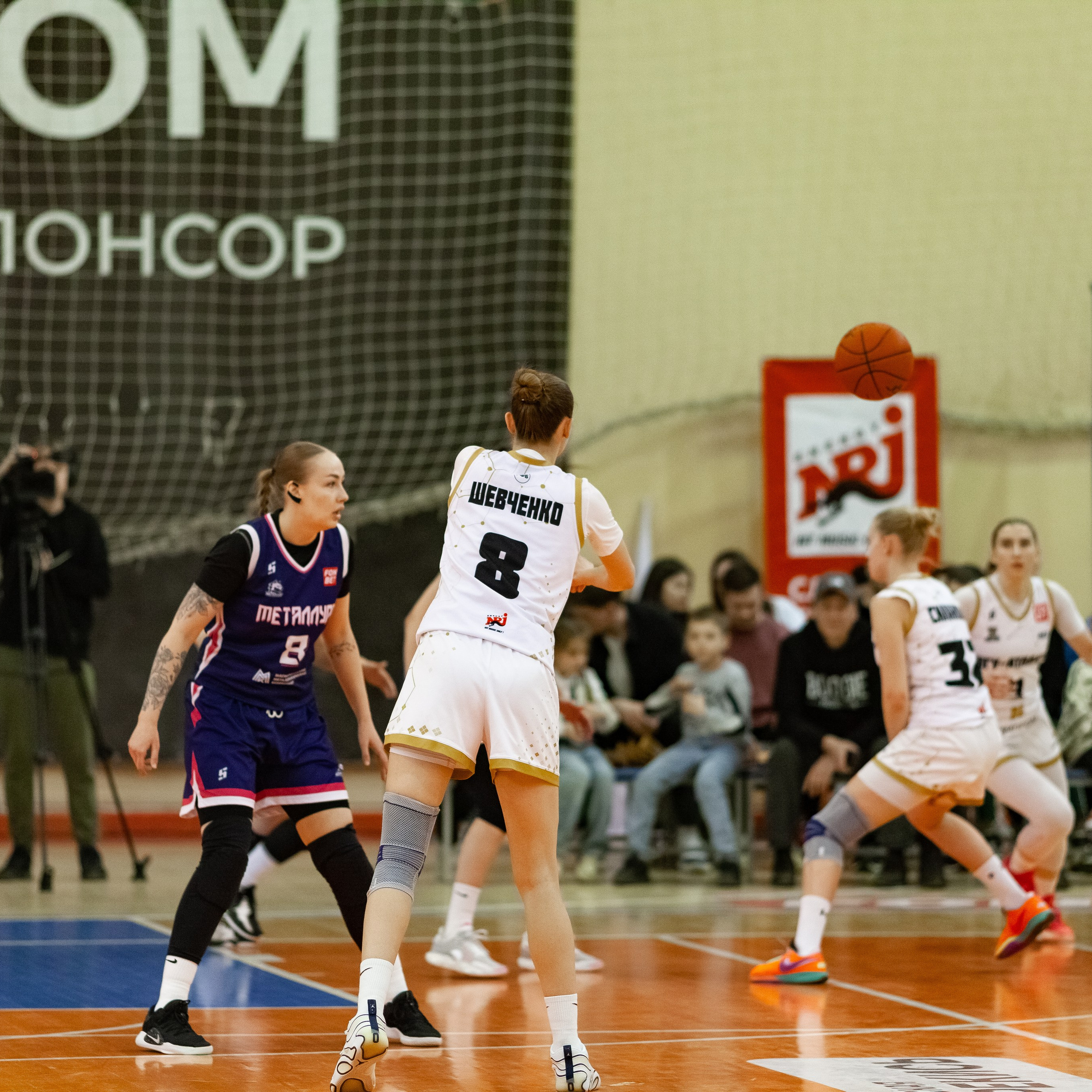 ЧГУ-Атланта — Металлург 3 игра. Фотография