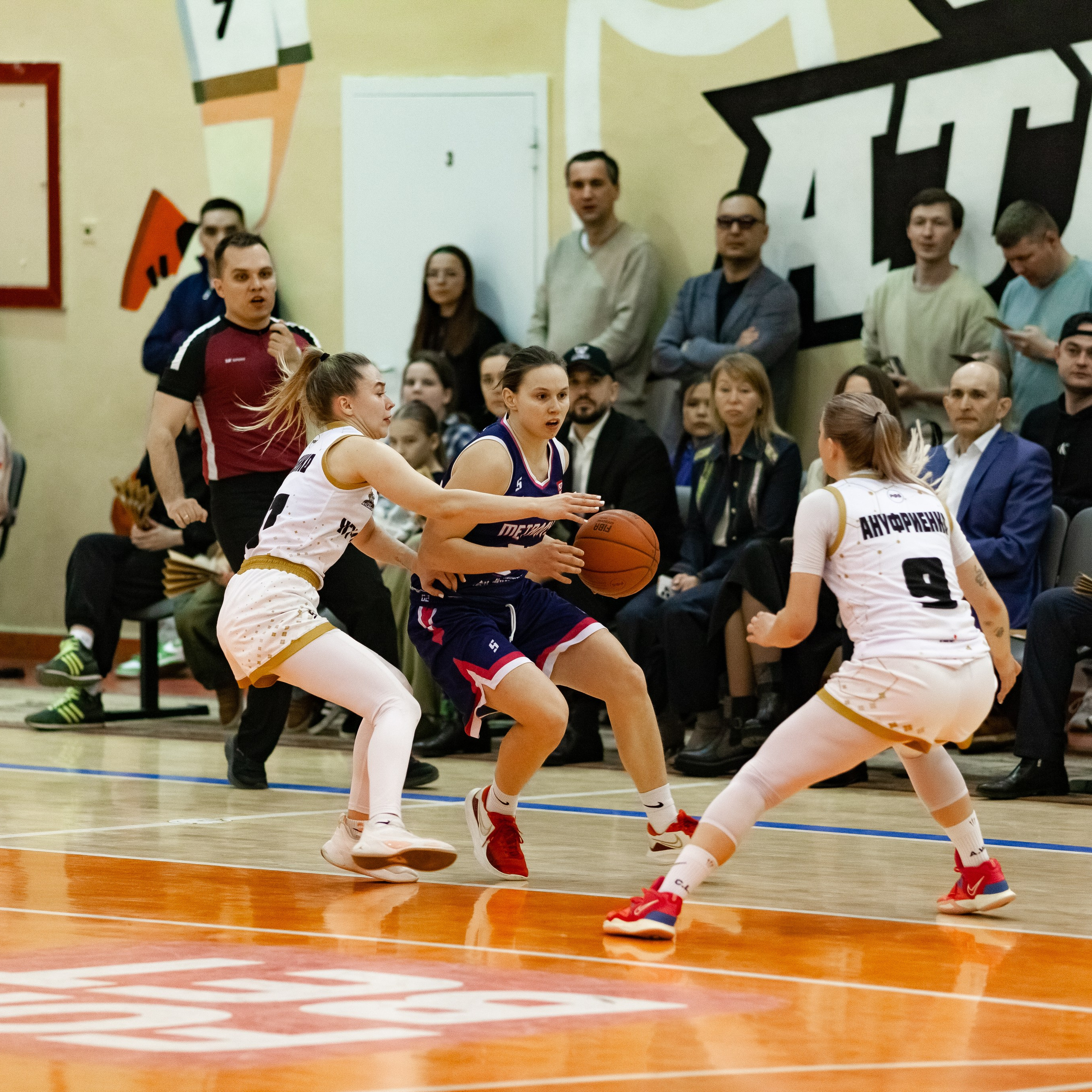 ЧГУ-Атланта — Металлург 3 игра. Фотография