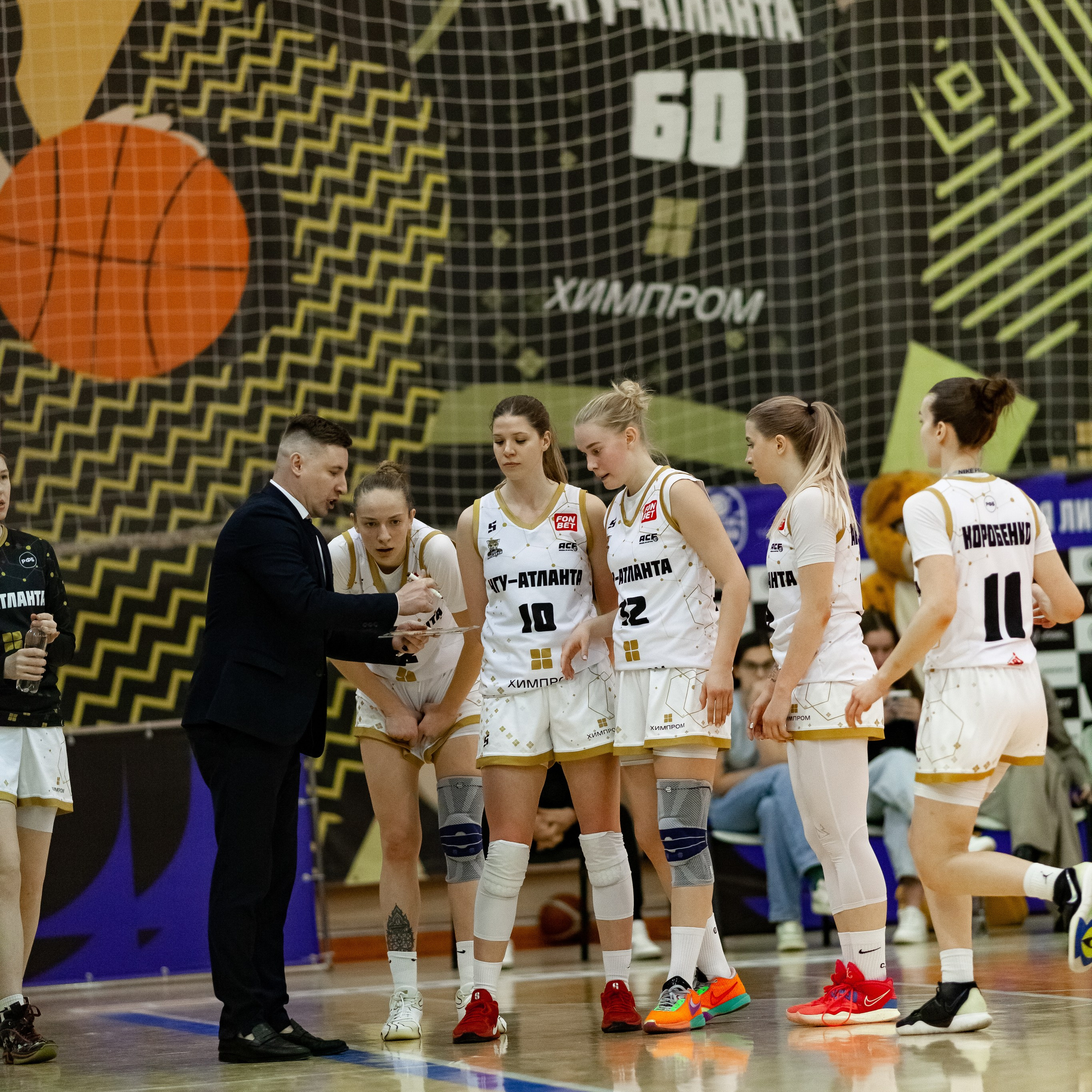 ЧГУ-Атланта — Металлург 3 игра. Фотография