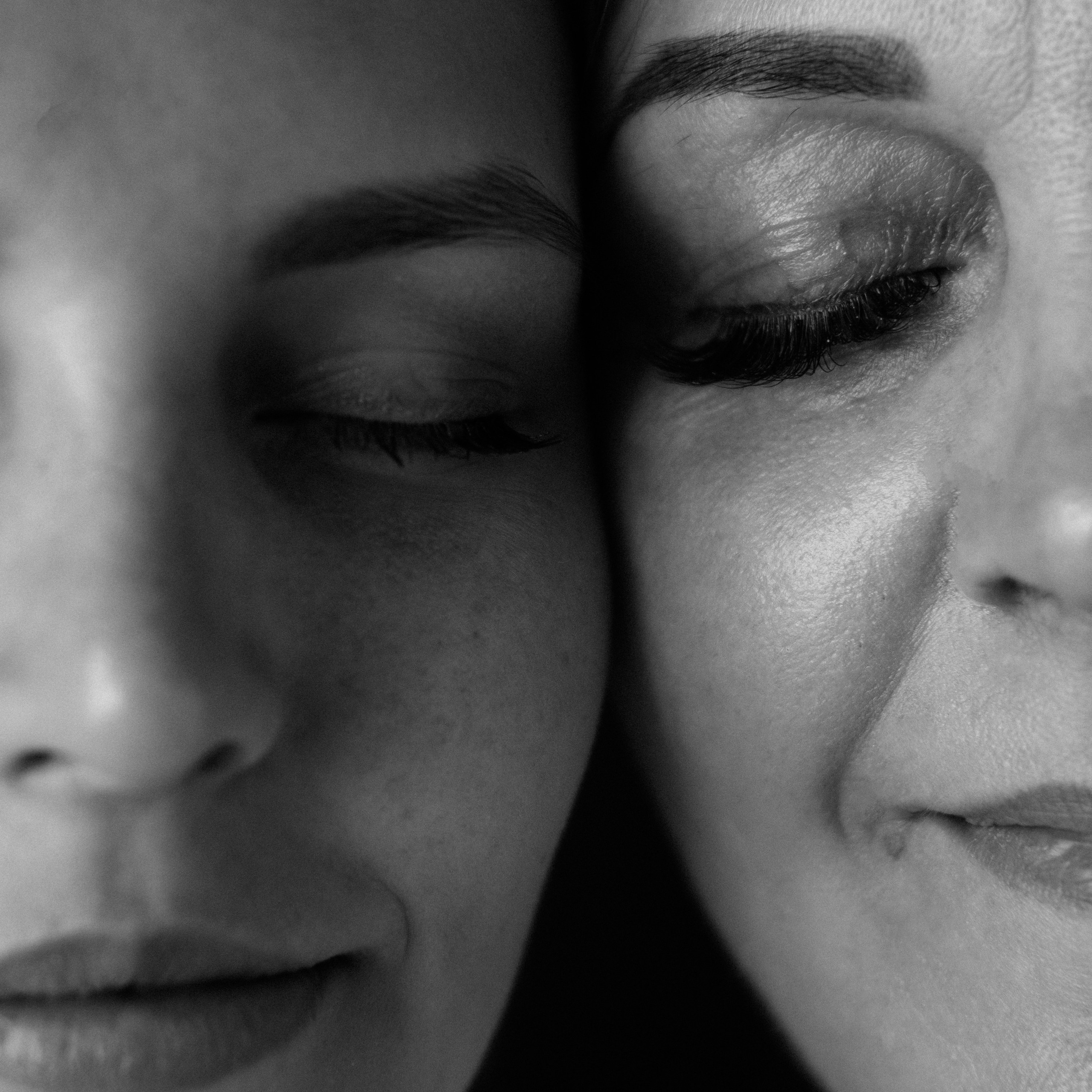 ДВЕ ЖЕНЩИНА