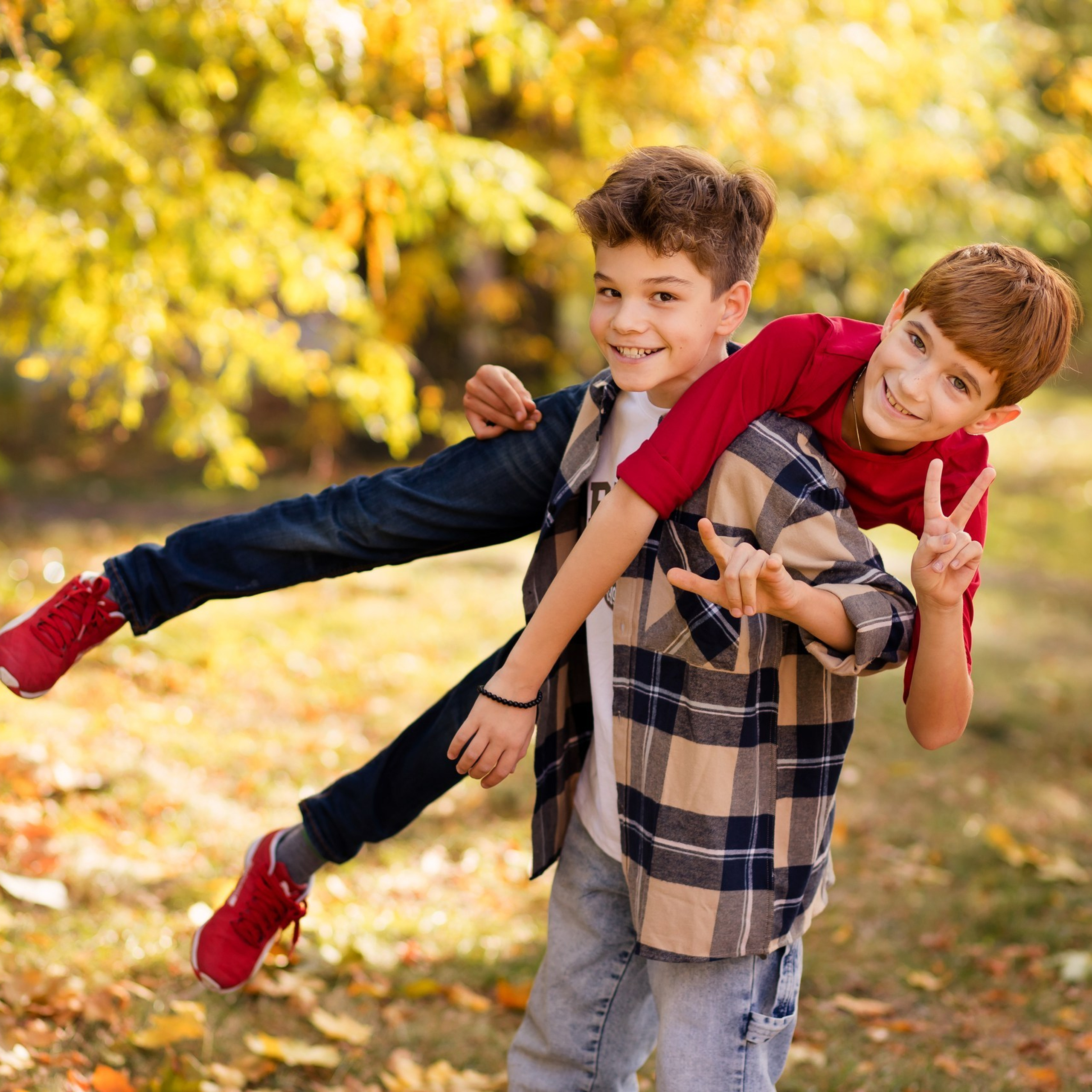 Выпускные альбомы для 4 класса в Краснодаре — съёмка и дизайн фотокниг. Выпускные альбомы для школ и детских садов в Краснодаре — фотосъёмка и фотокниги для выпускников