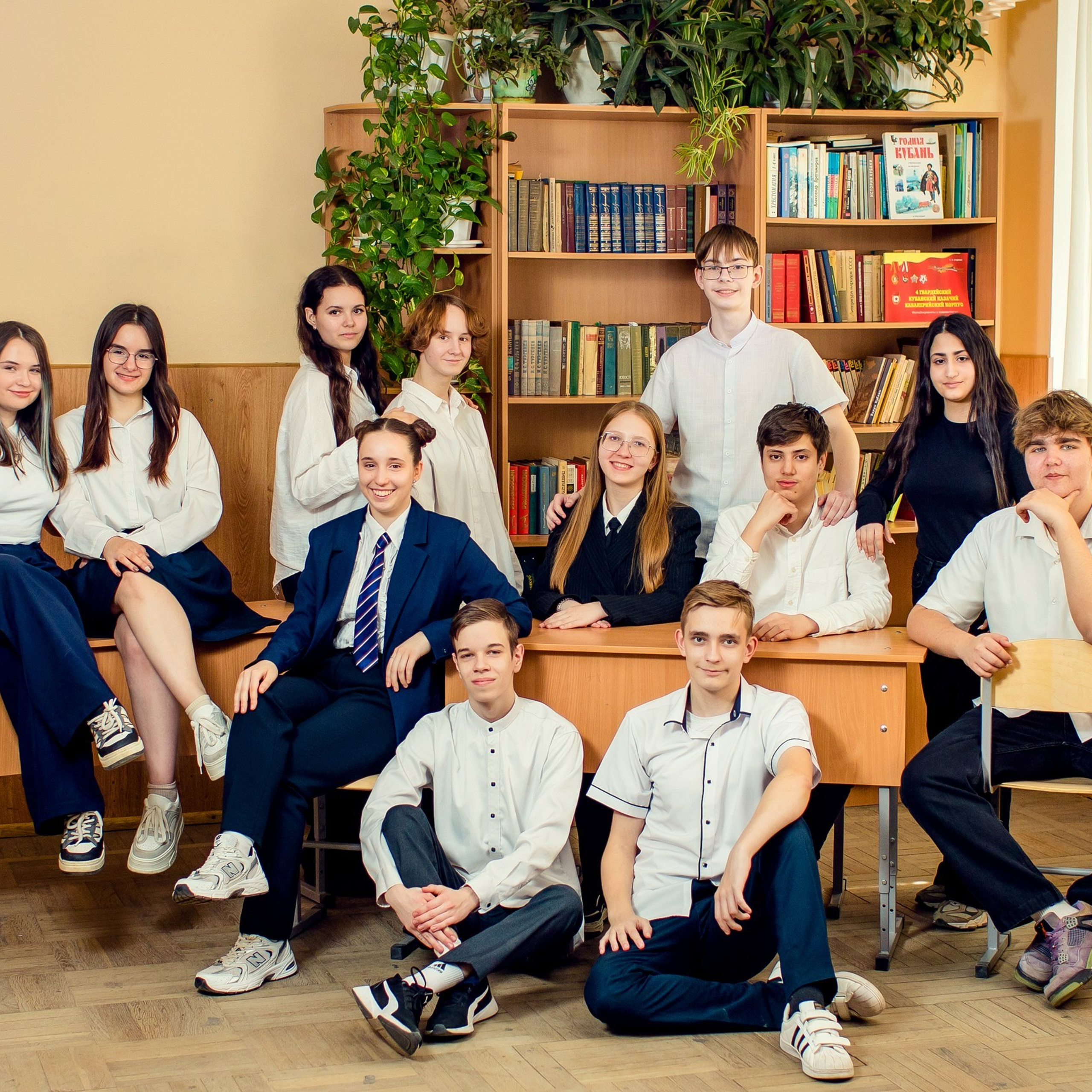 Фотосессия выпускников 9 класса в студии для альбома Краснодар